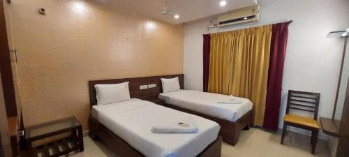 Hotel Sri Krishna Veg and Residency Murugeshpalya