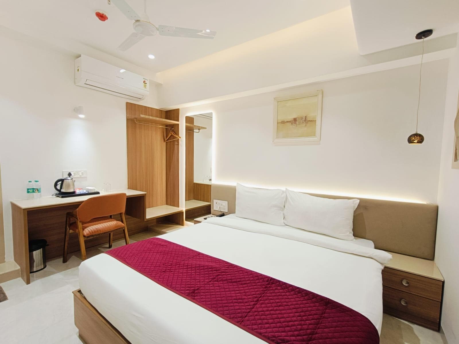 MURLI HOTEL LUXURY ROOMS photo 2