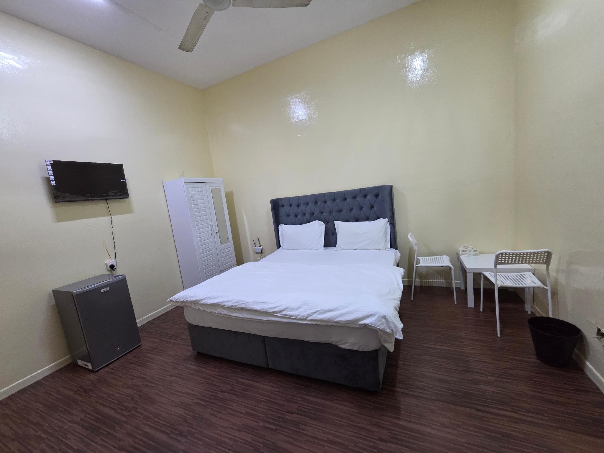 Studio Apartment With Attached Kitchen & Bathroom