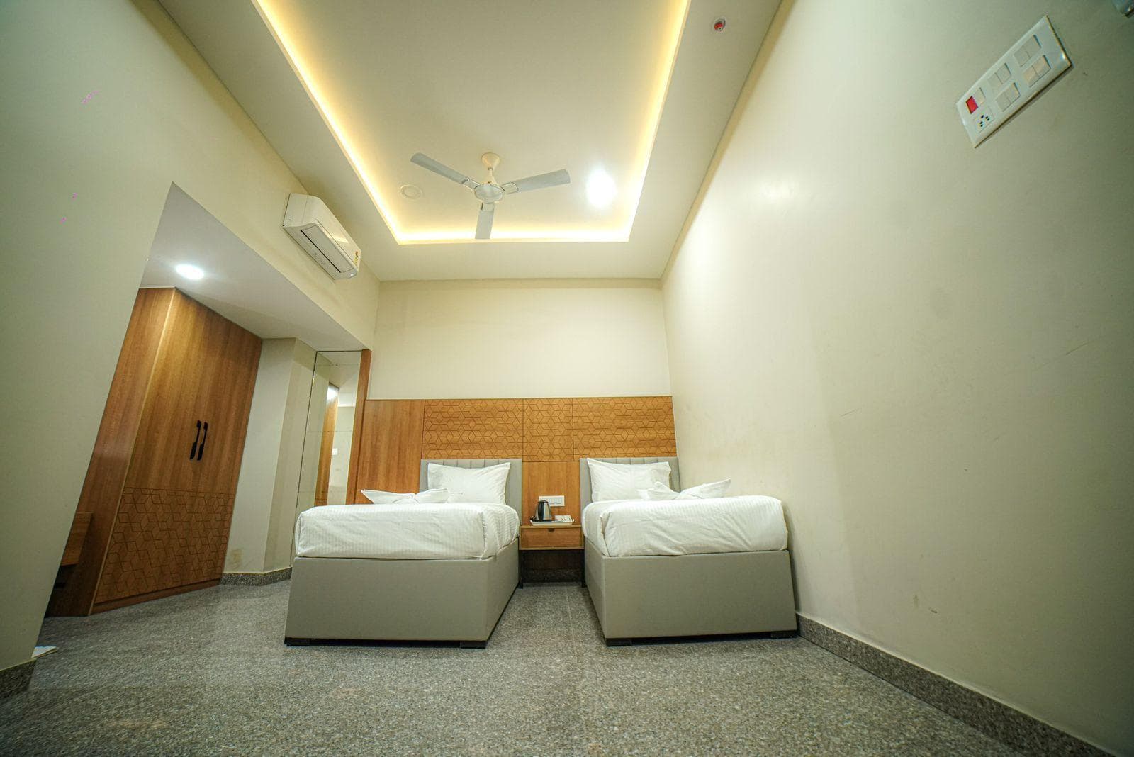 Hotel SVM Grand Bachupally photo 2