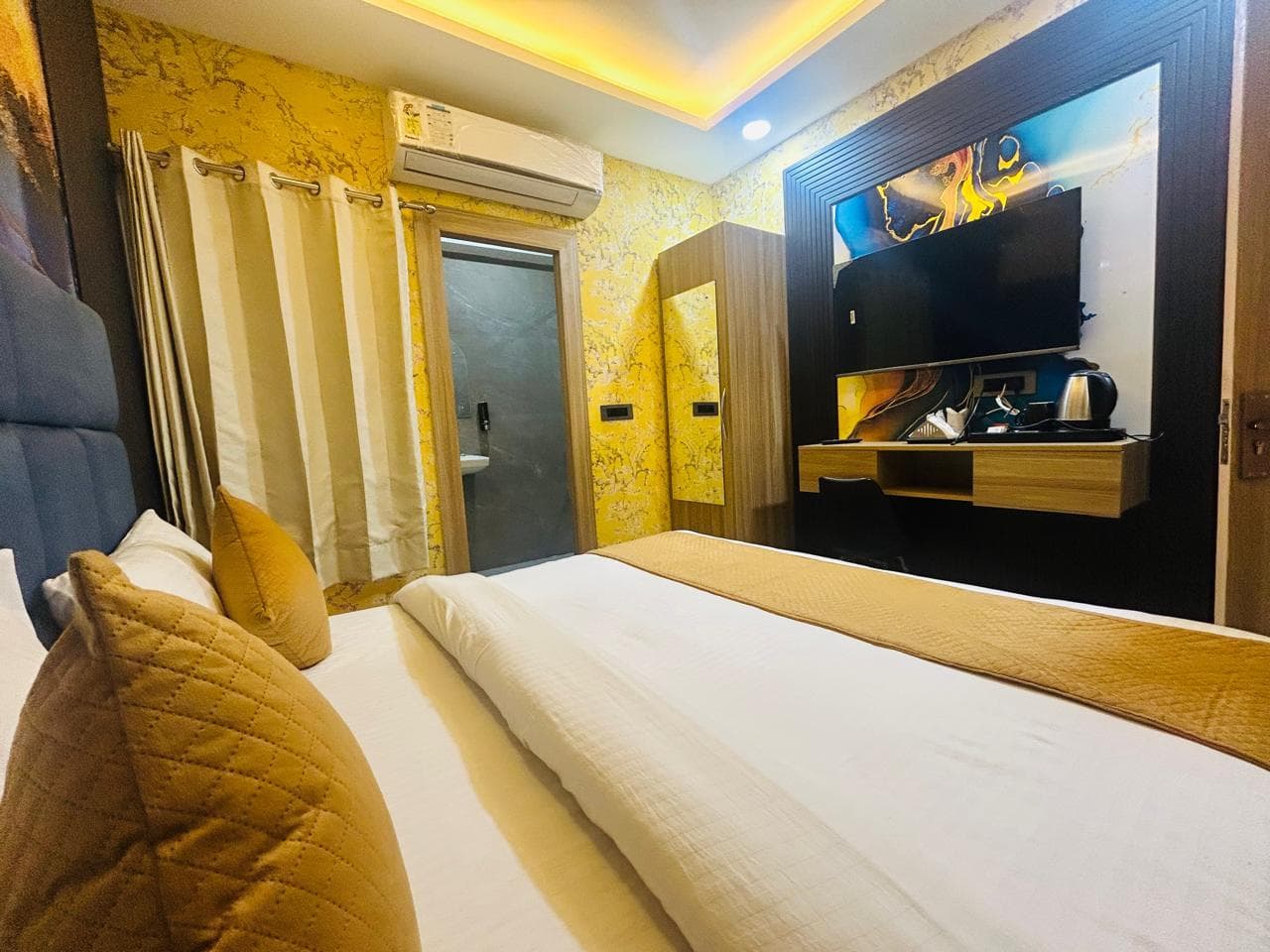 Hotel Vasudha Inn-Near Delhi Airport photo 2