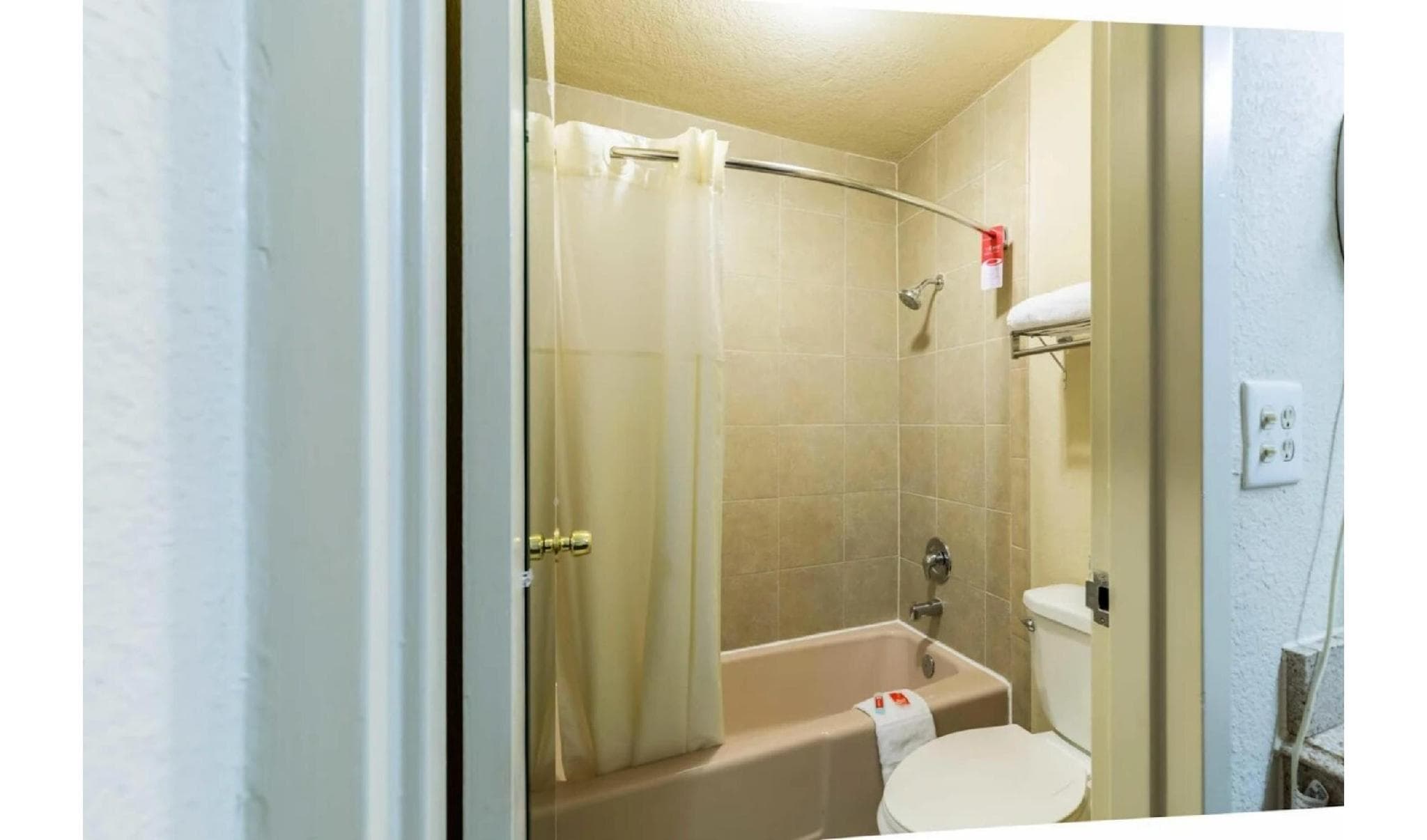 Regency Inn & Suites Houston East I 10 photo 2