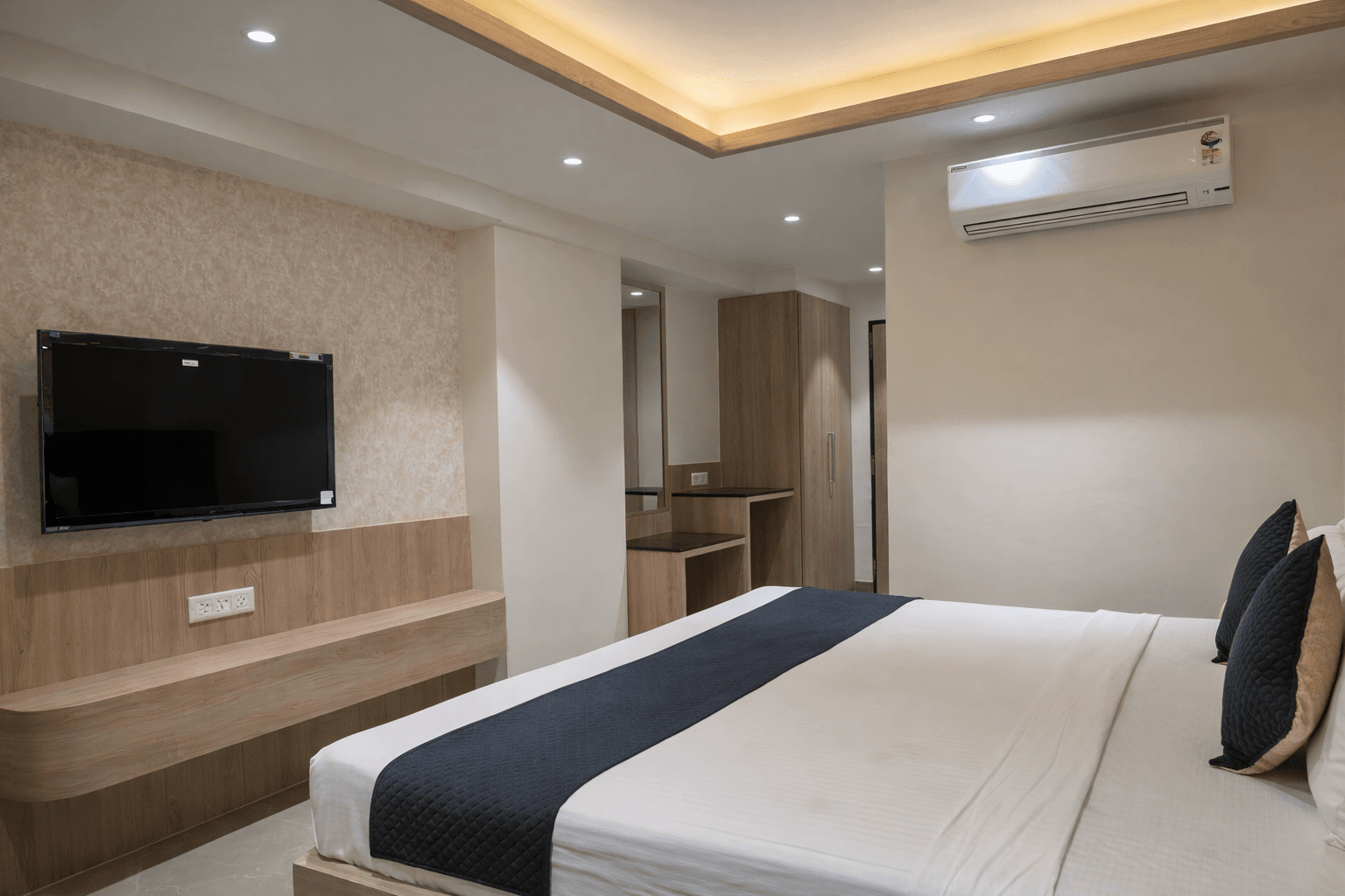 Hotel Janki Suites | Near Kashi Vishwanath Temple photo 2