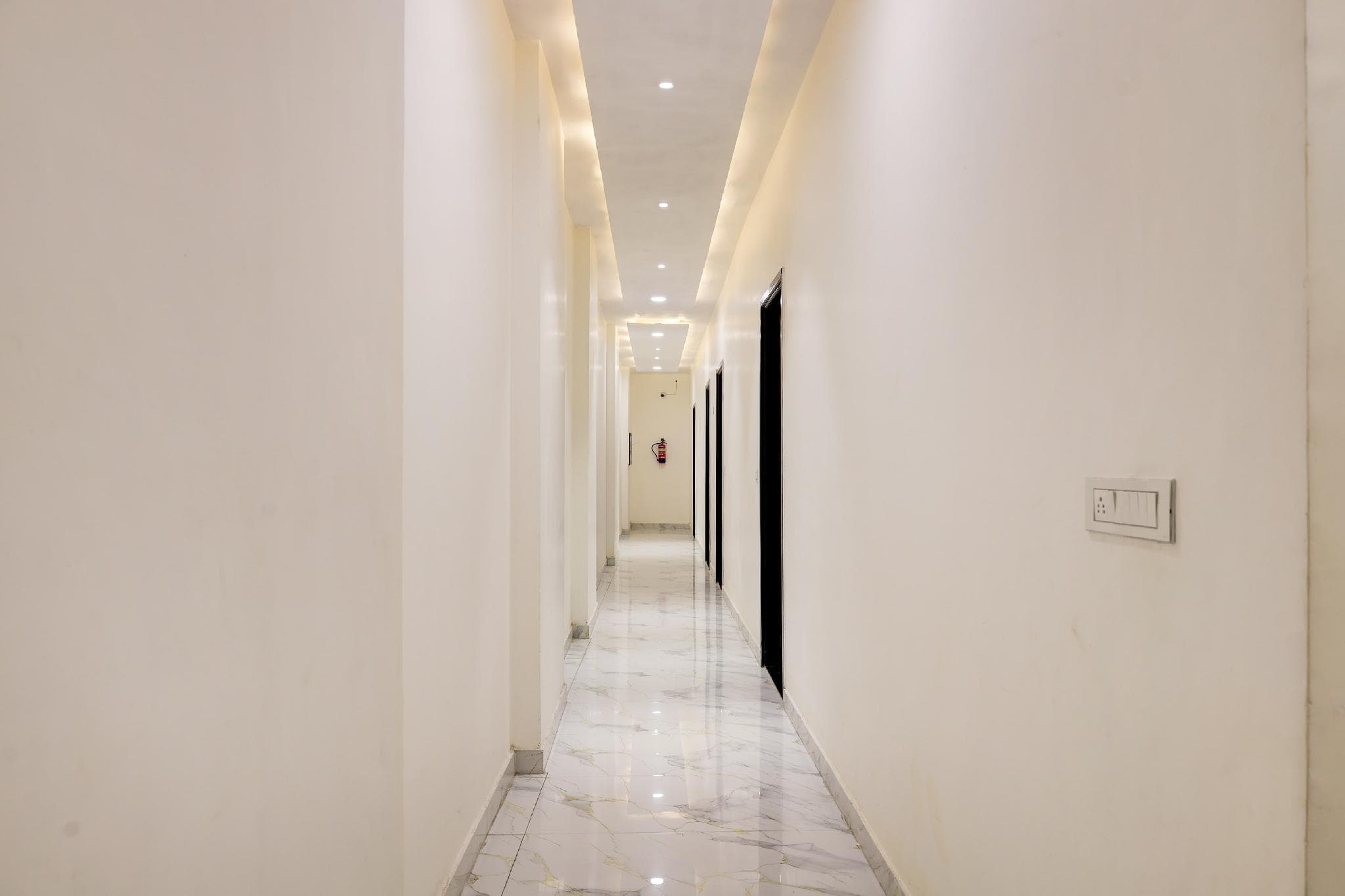 Super Townhouse by OYO GT Road Amritsar Near Fortis Hospital photo 4