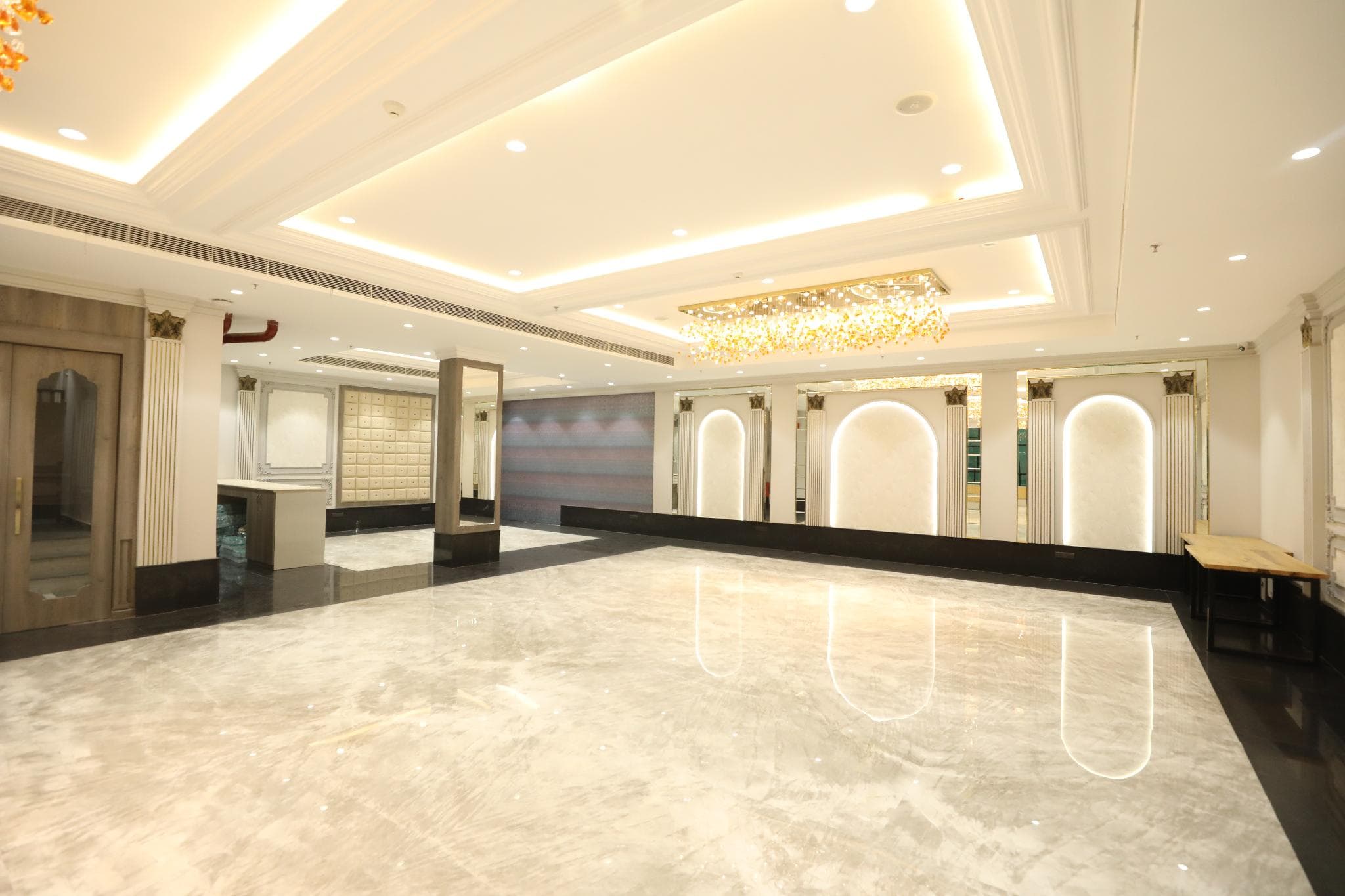Akhyana Hotel Near Unitech Cyber Park photo 3