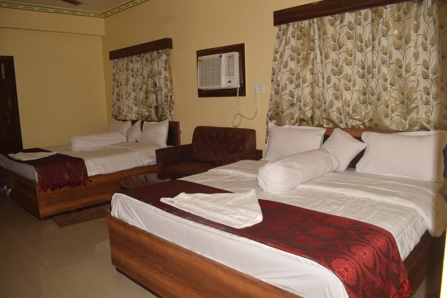 Hotel Somraj photo 3