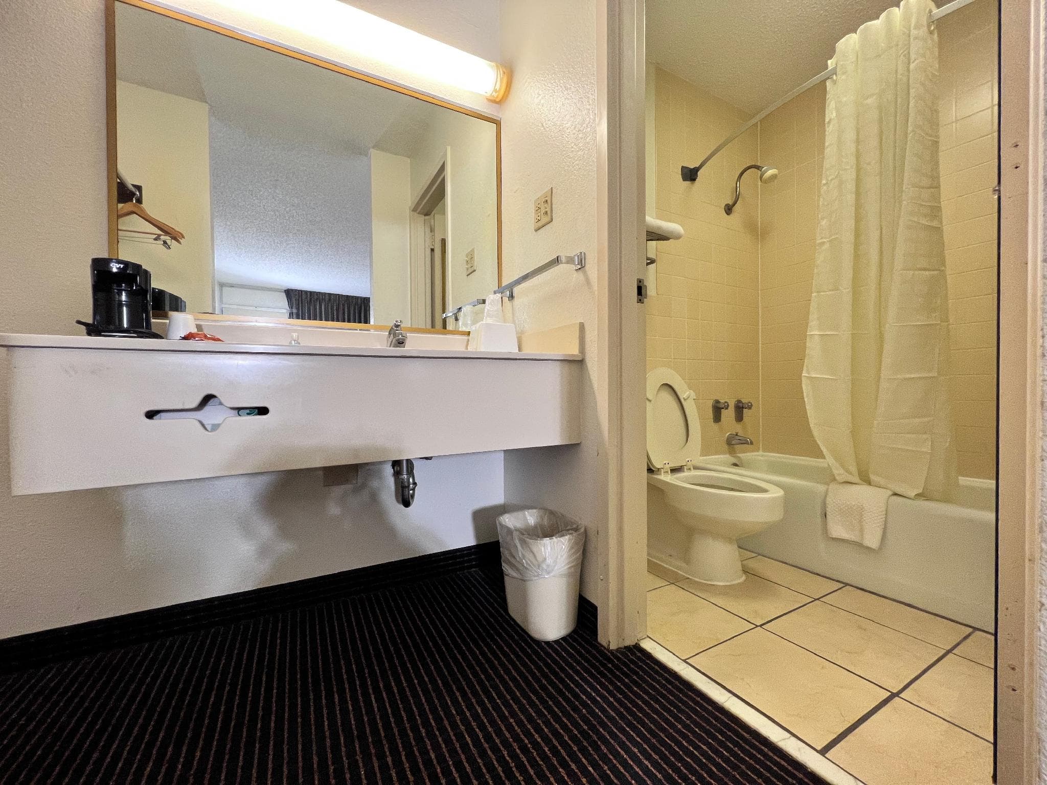 Heritage Inn & Suites photo 2