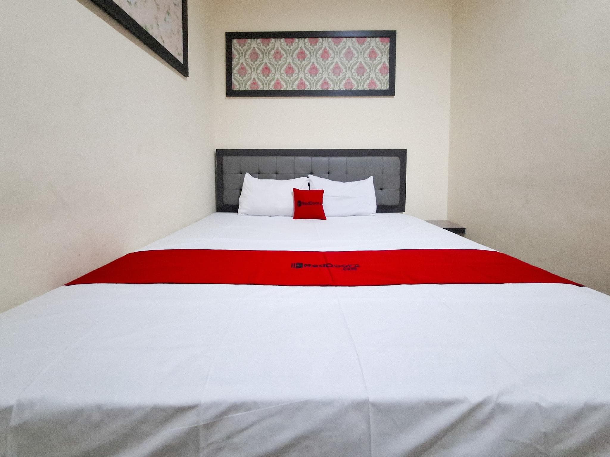 RedDoorz @ Hotel Galaksi Ponorogo photo 2