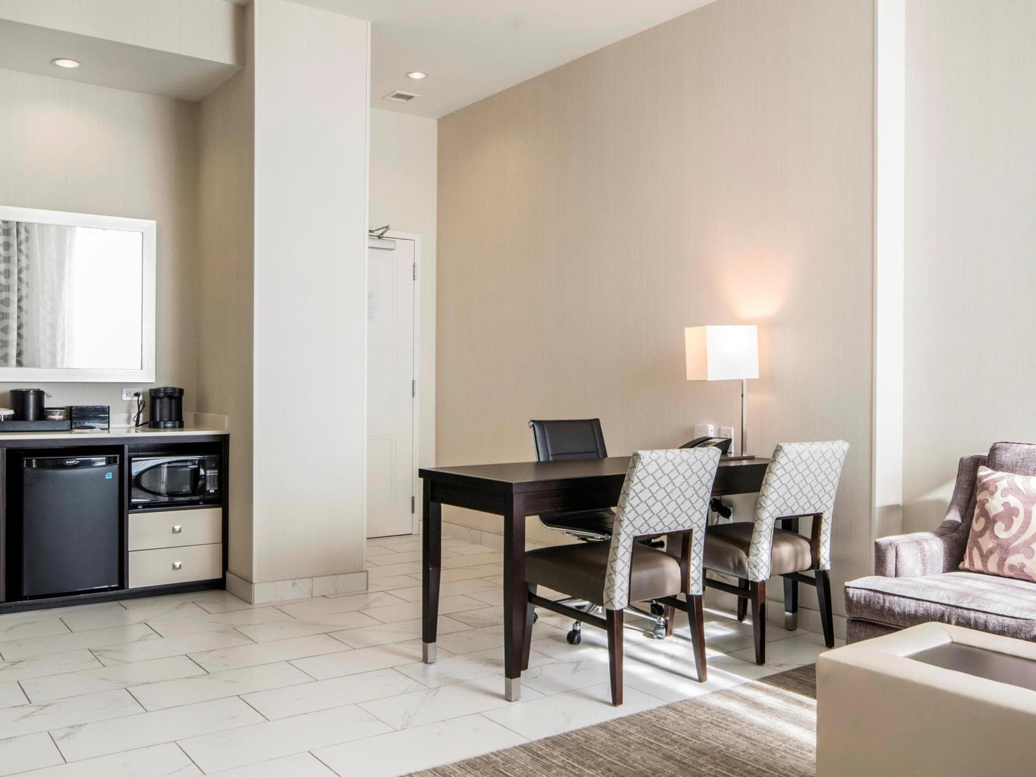Embassy Suites by Hilton Louisville Downtown photo 5