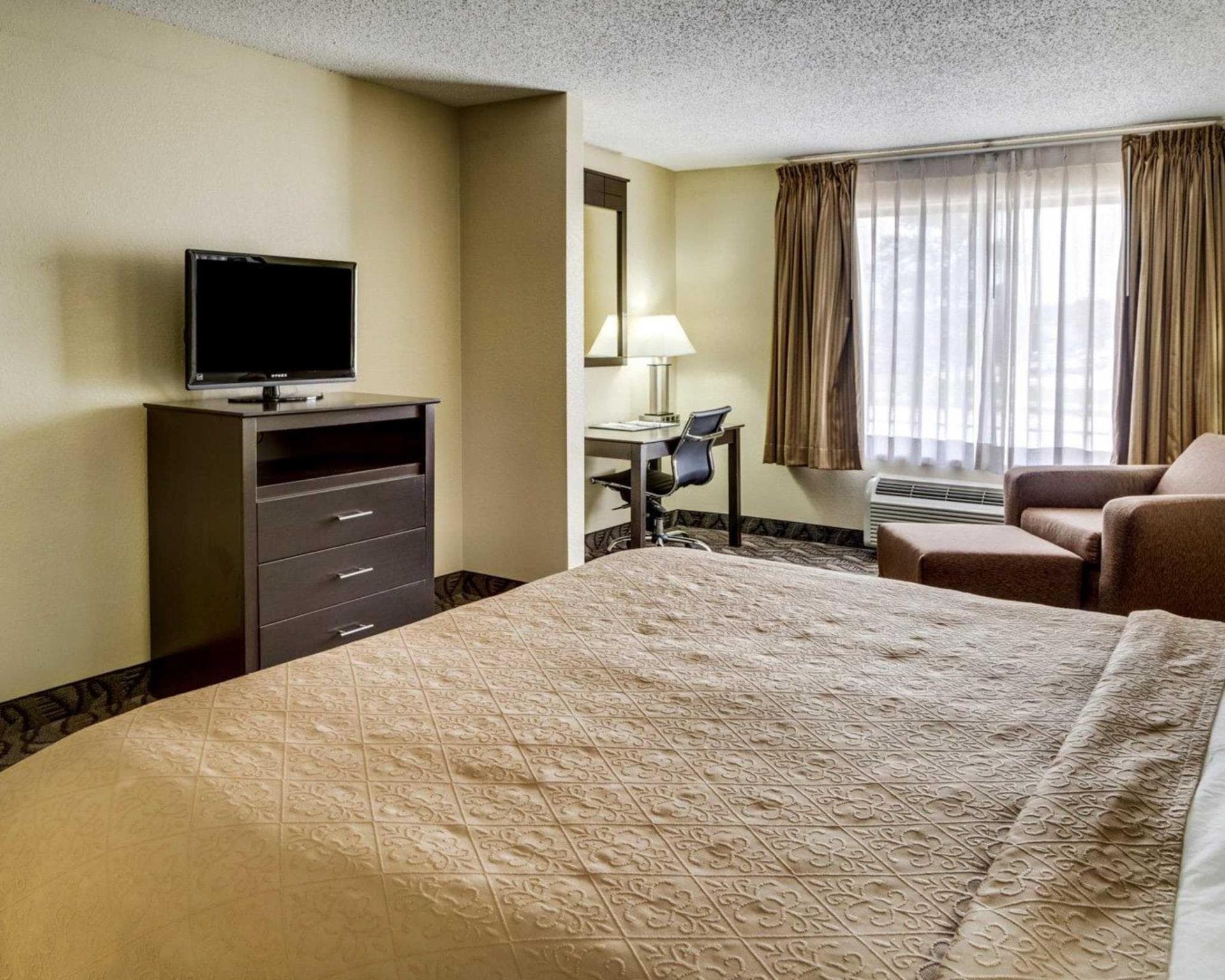 Quality Suites Baton Rouge East - Denham Springs photo 4