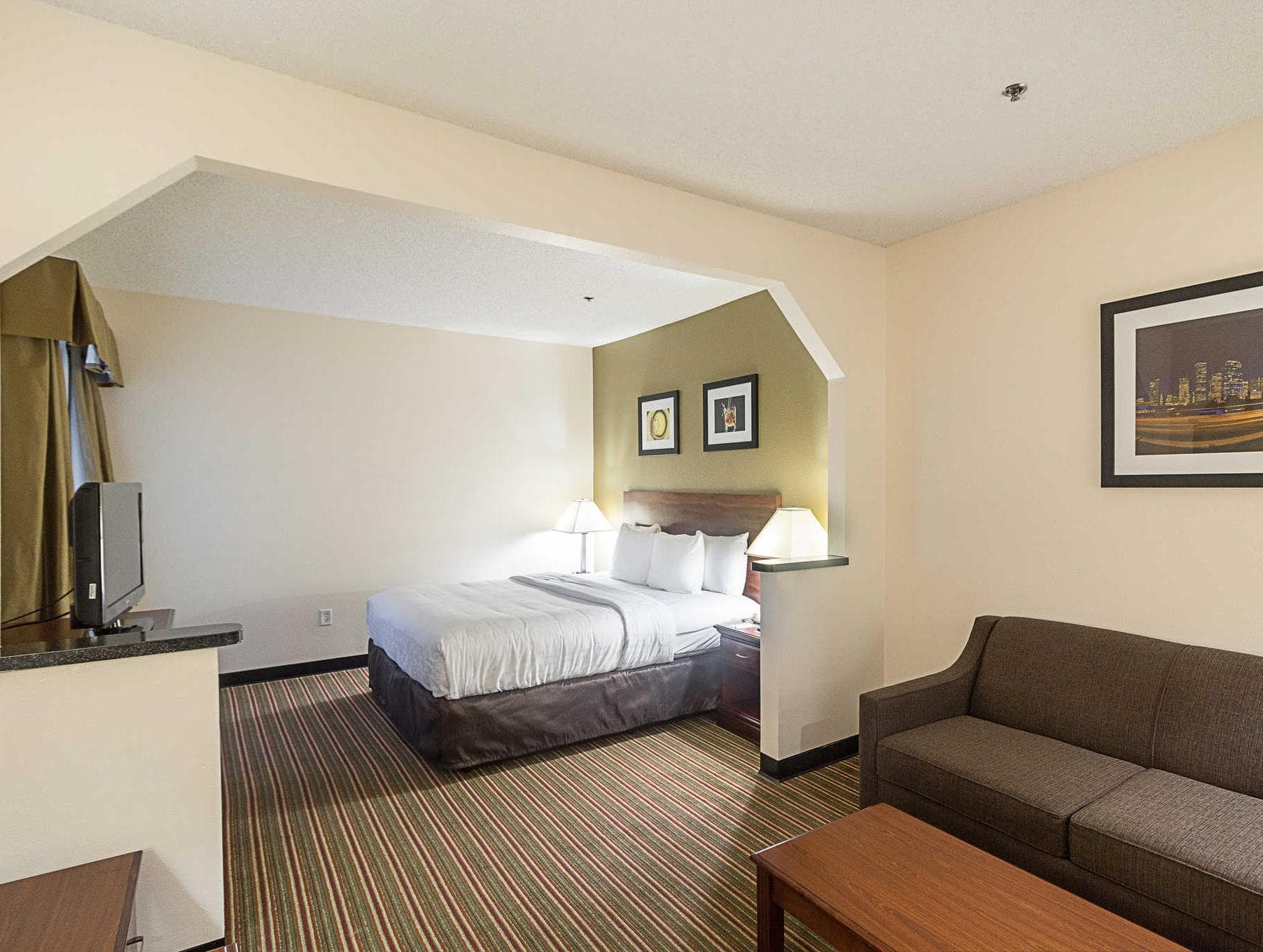 Quality Inn & Suites West Chase photo 3