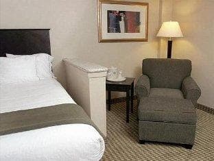 Holiday Inn Express Hotel and Suites Fort Worth/I-20 By IHG photo 3