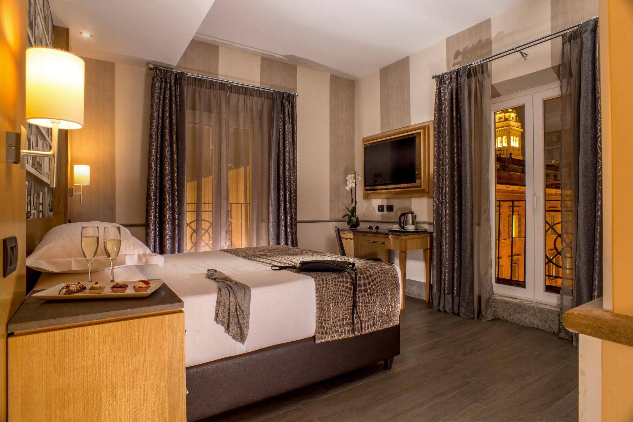 Royal Court Hotel photo 2