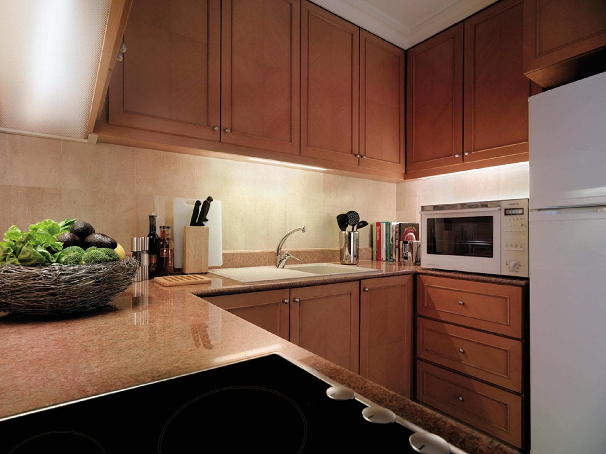 Shangri-La Apartments photo 2