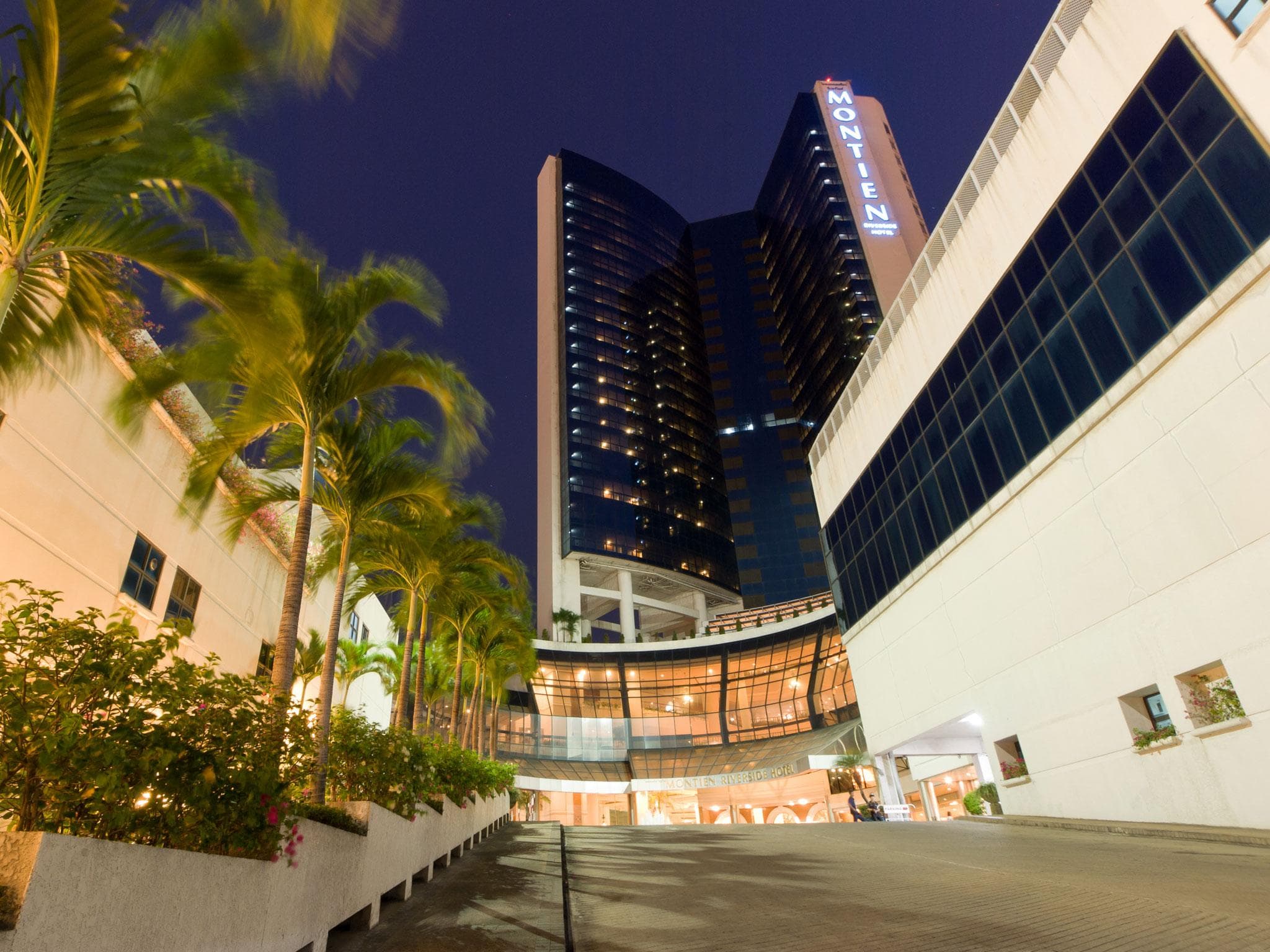Montien Riverside Hotel Bangkok photo 5