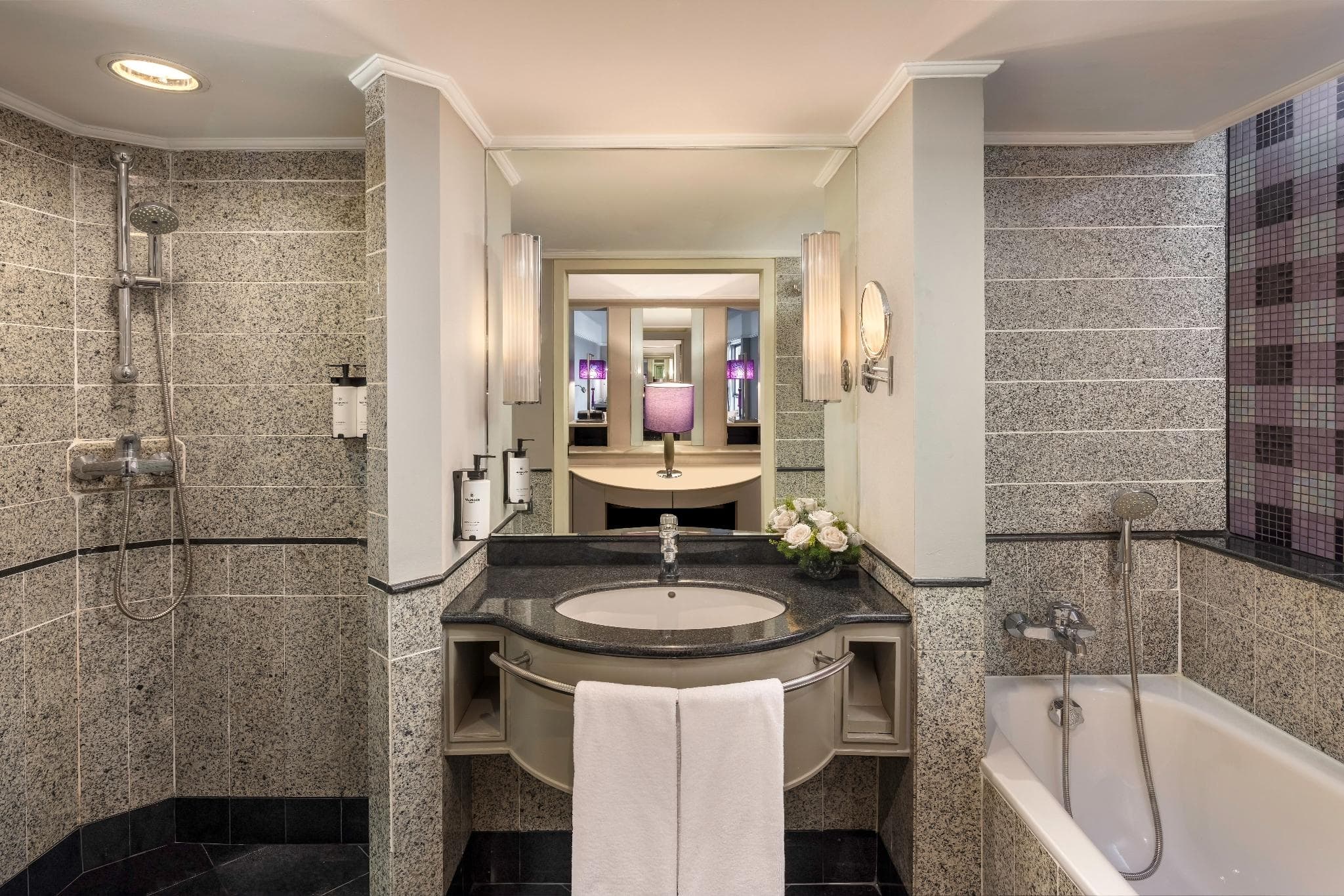 Sofitel Saigon Plaza Hotel photo 2