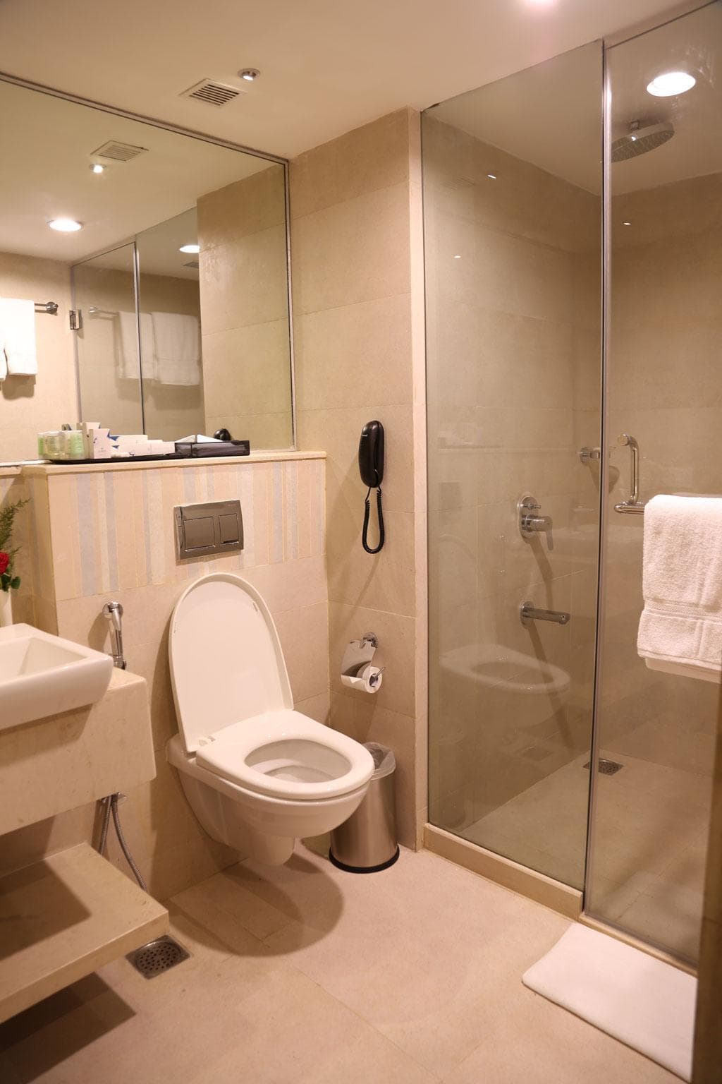 V7 Hotel photo 2