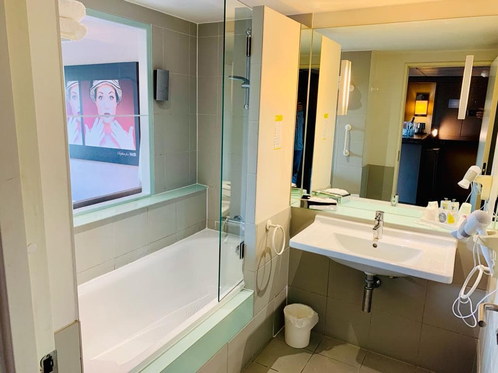 Standing Hotel Suites by Actisource photo 2