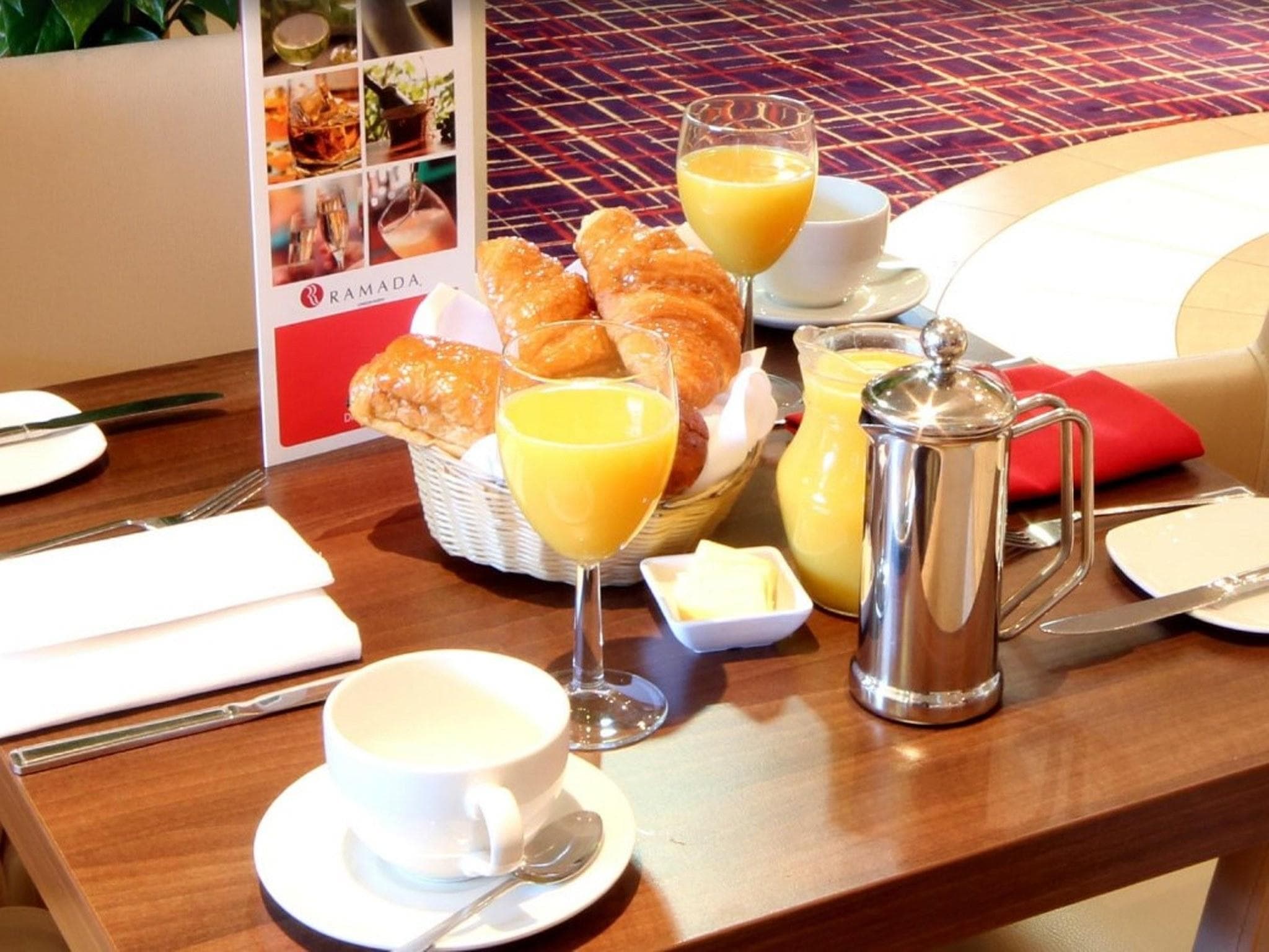 Ramada by Wyndham London North M1 photo 5