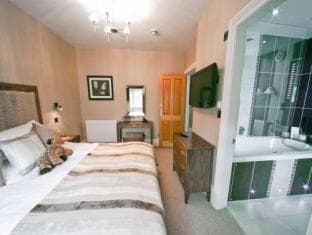 The Cranleigh Boutique photo 3