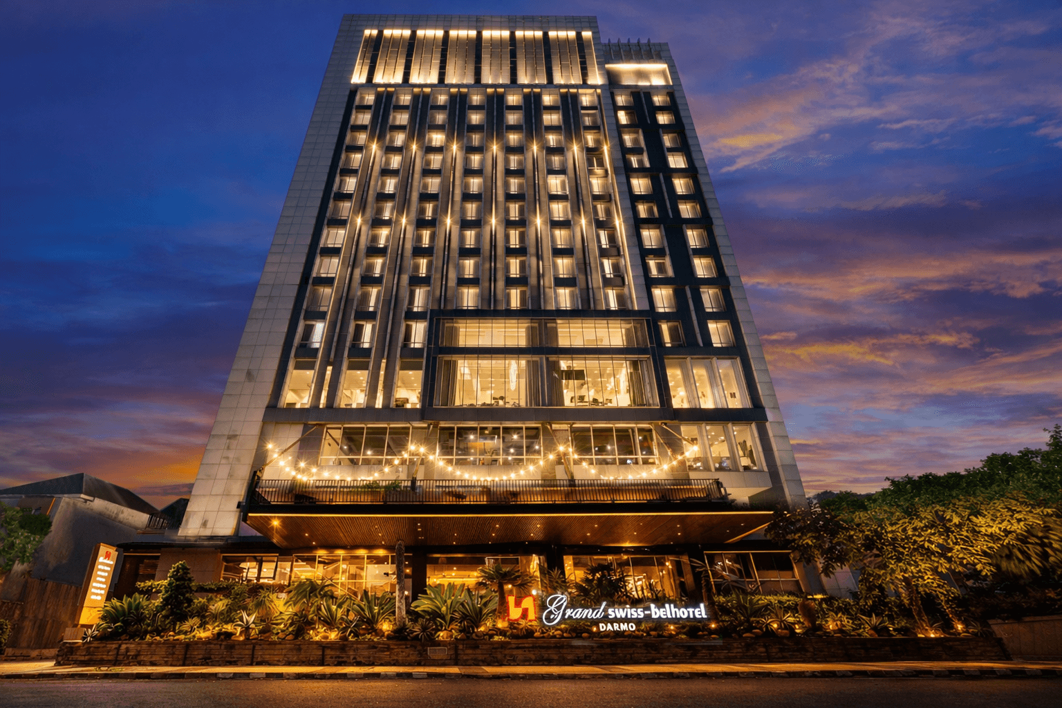 Grand Swiss-Belhotel Darmo photo 3