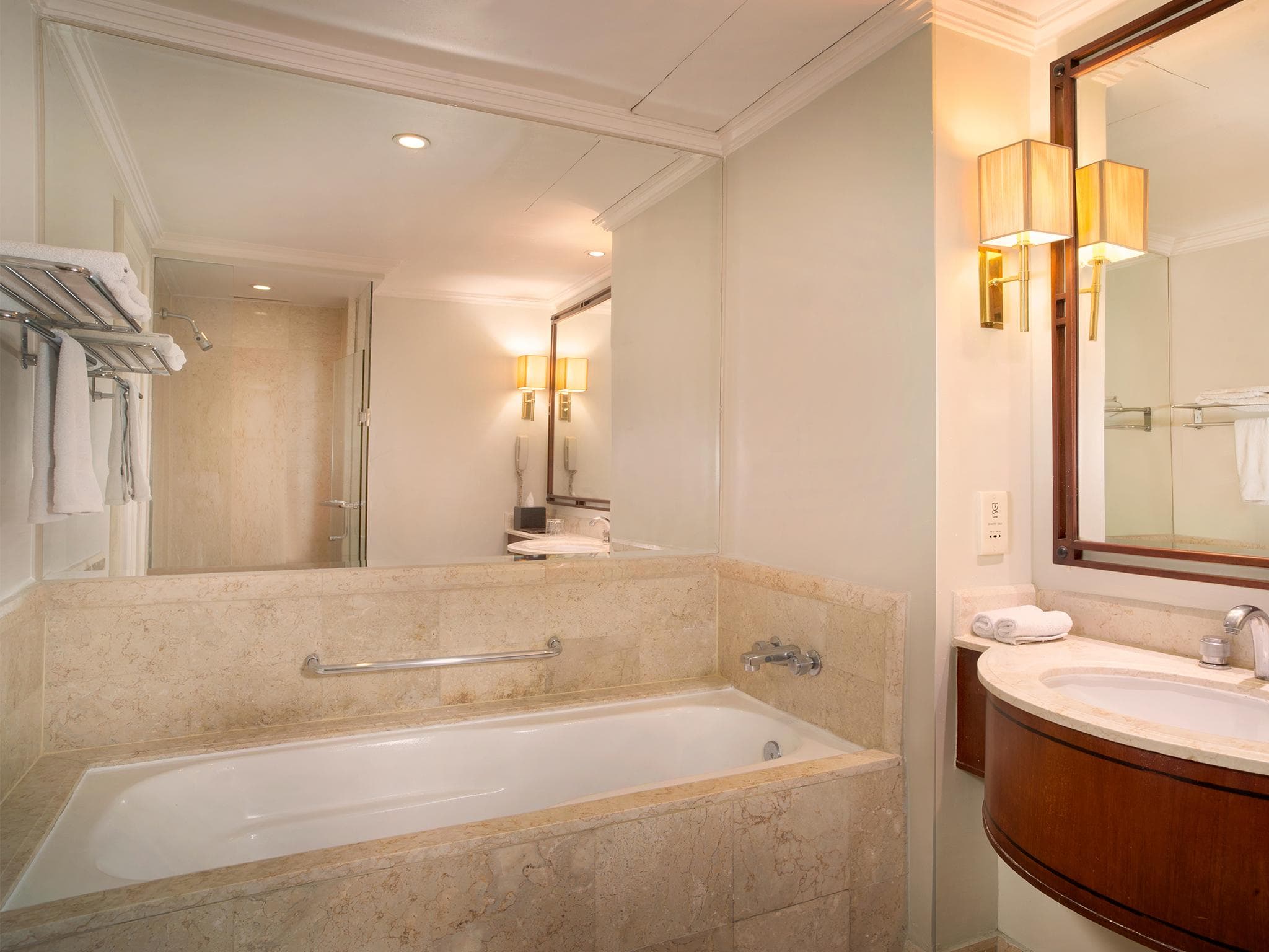 Sheraton Surabaya Hotel & Towers photo 4