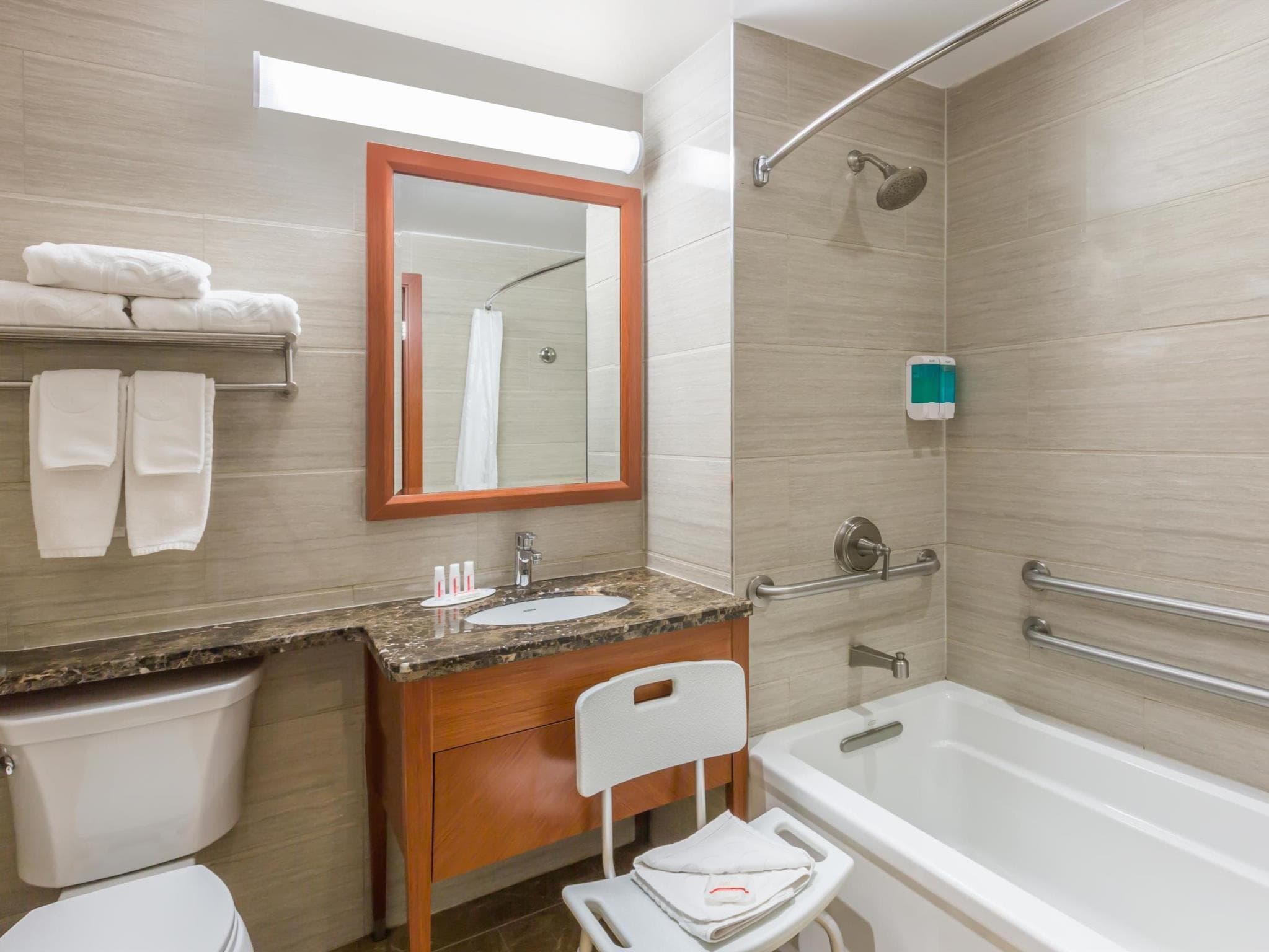 Ramada by Wyndham Flushing Queens photo 3