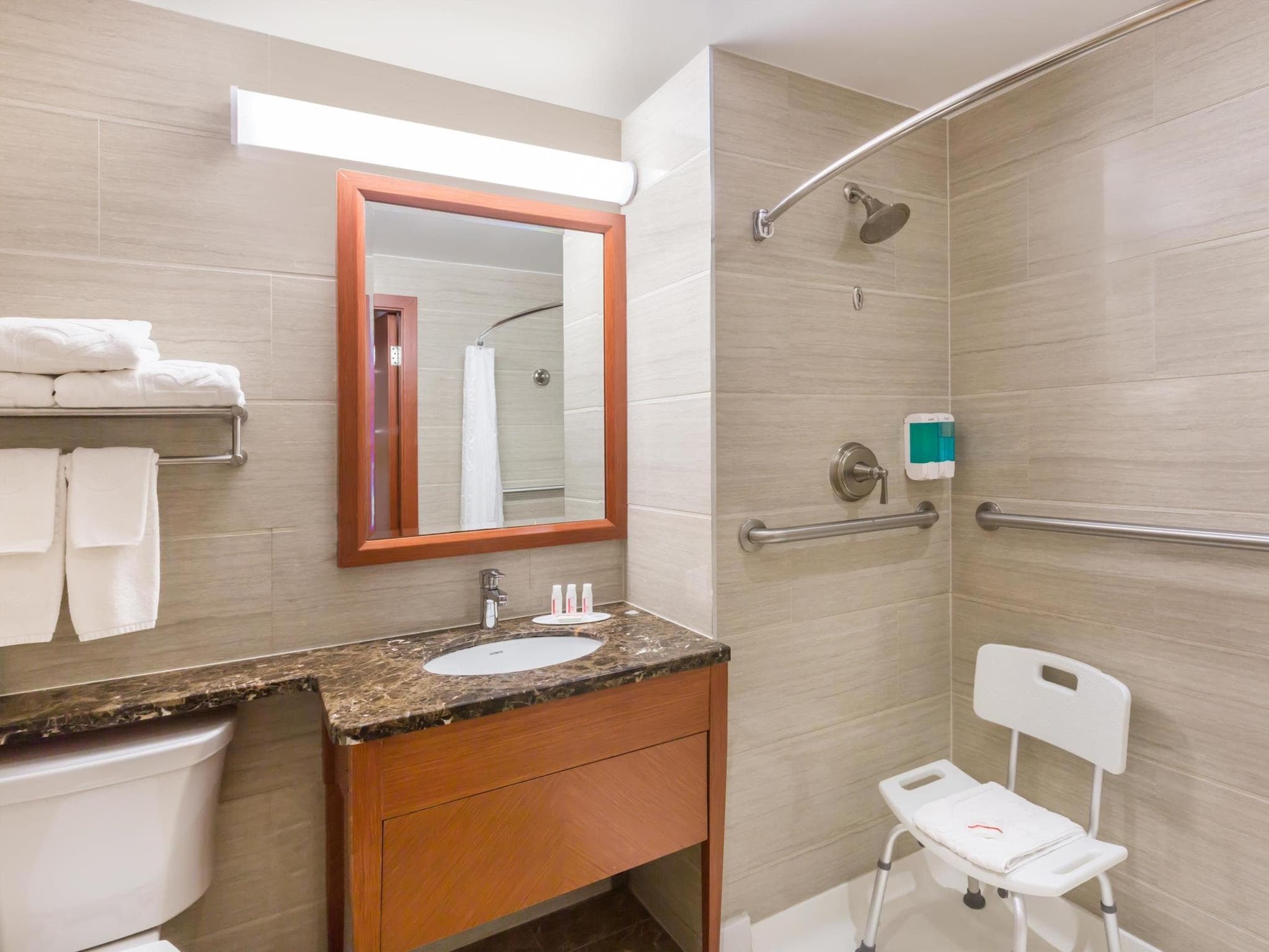 Ramada by Wyndham Flushing Queens photo 4