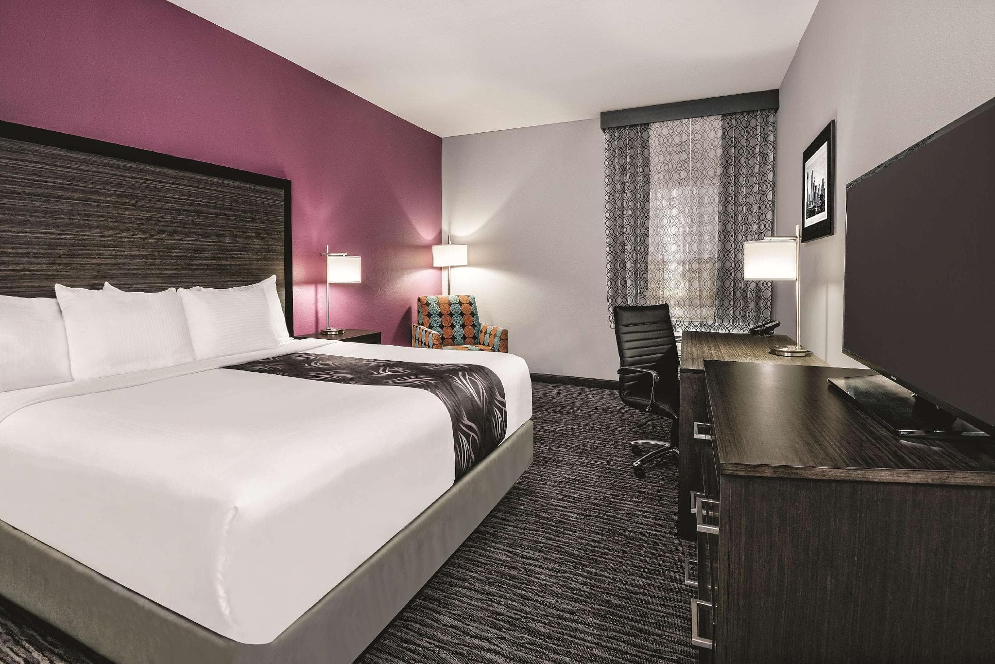 La Quinta Inn & Suites by Wyndham Dallas Grand Prairie North photo 2