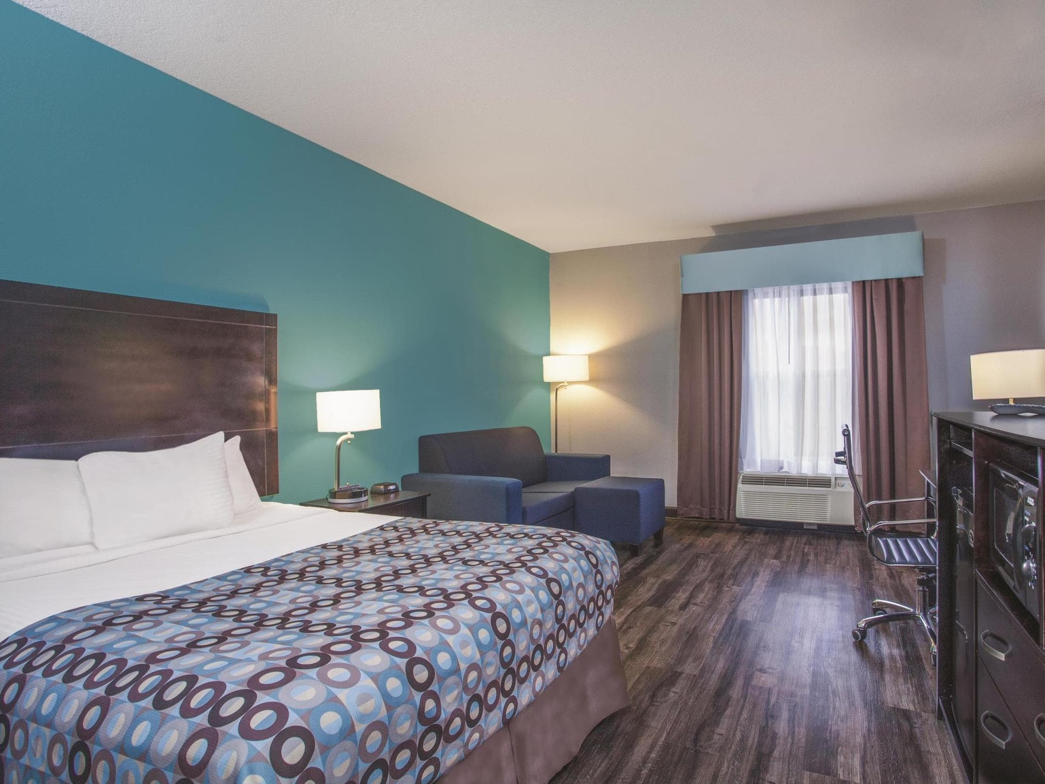 La Quinta Inn & Suites by Wyndham Knoxville East photo 3