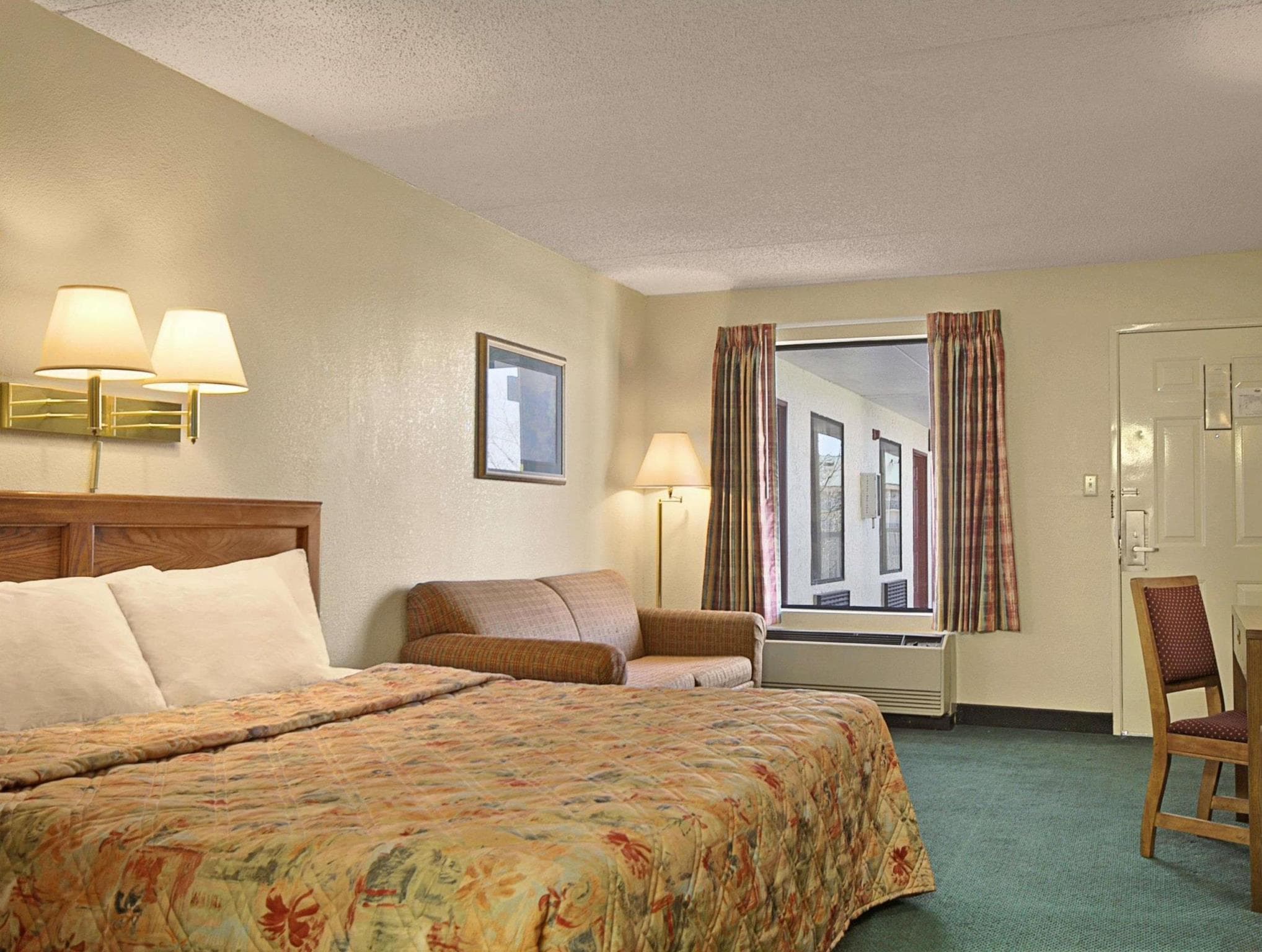 Days Inn by Wyndham Apple Valley Sevierville photo 3