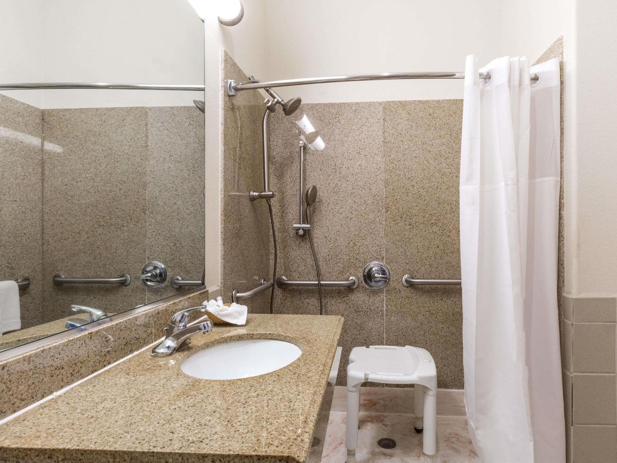 Baymont by Wyndham Galveston photo 4