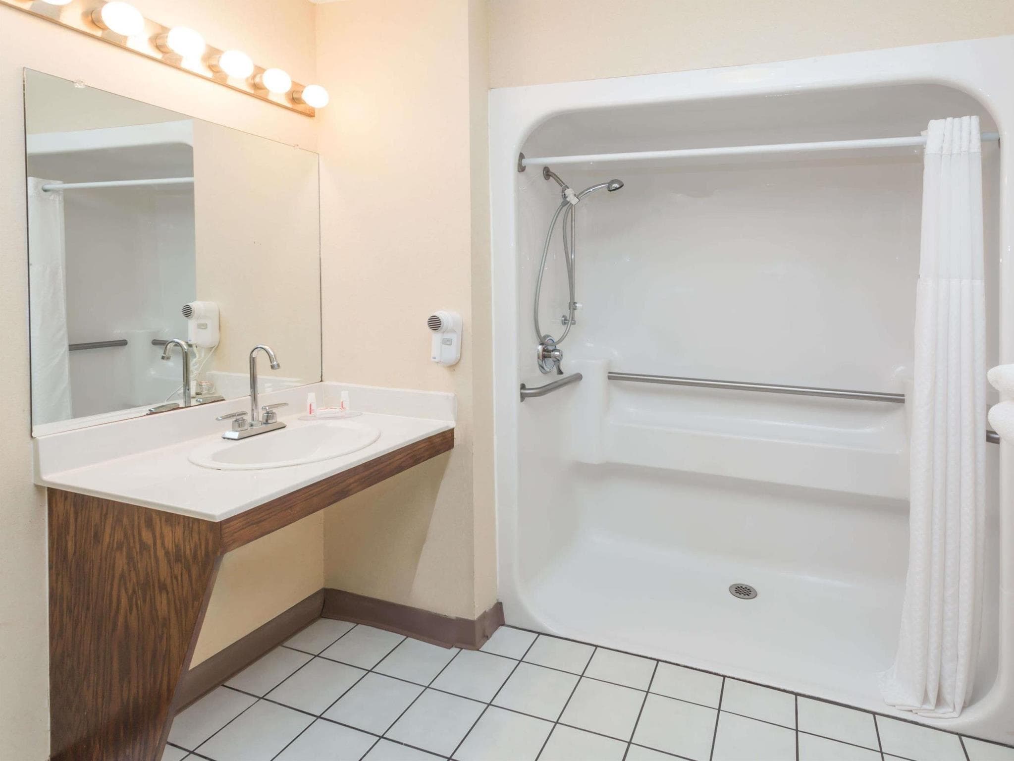 Baymont by Wyndham Valdosta at Valdosta Mall photo 3