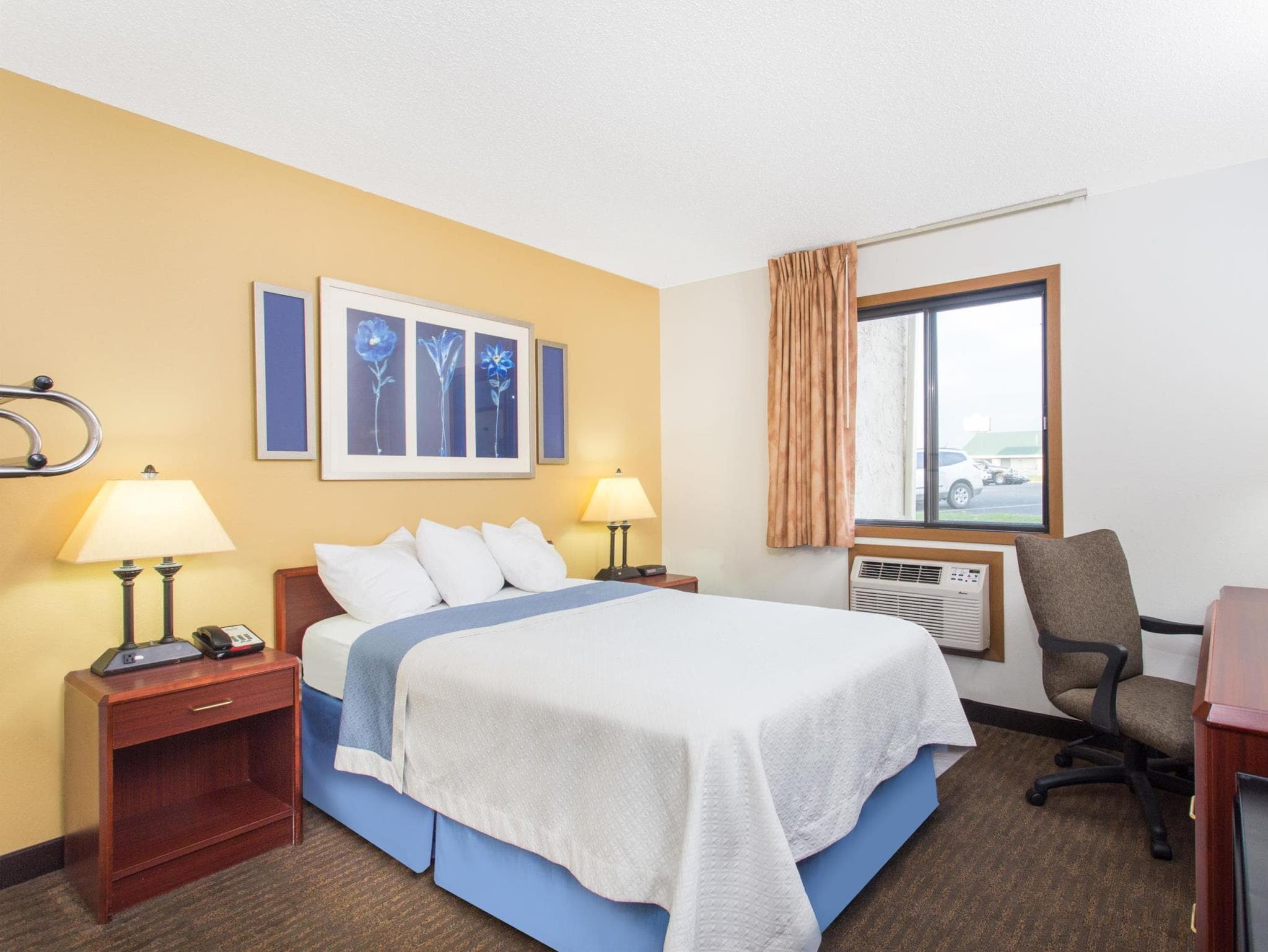 Days Inn by Wyndham Austin photo 3