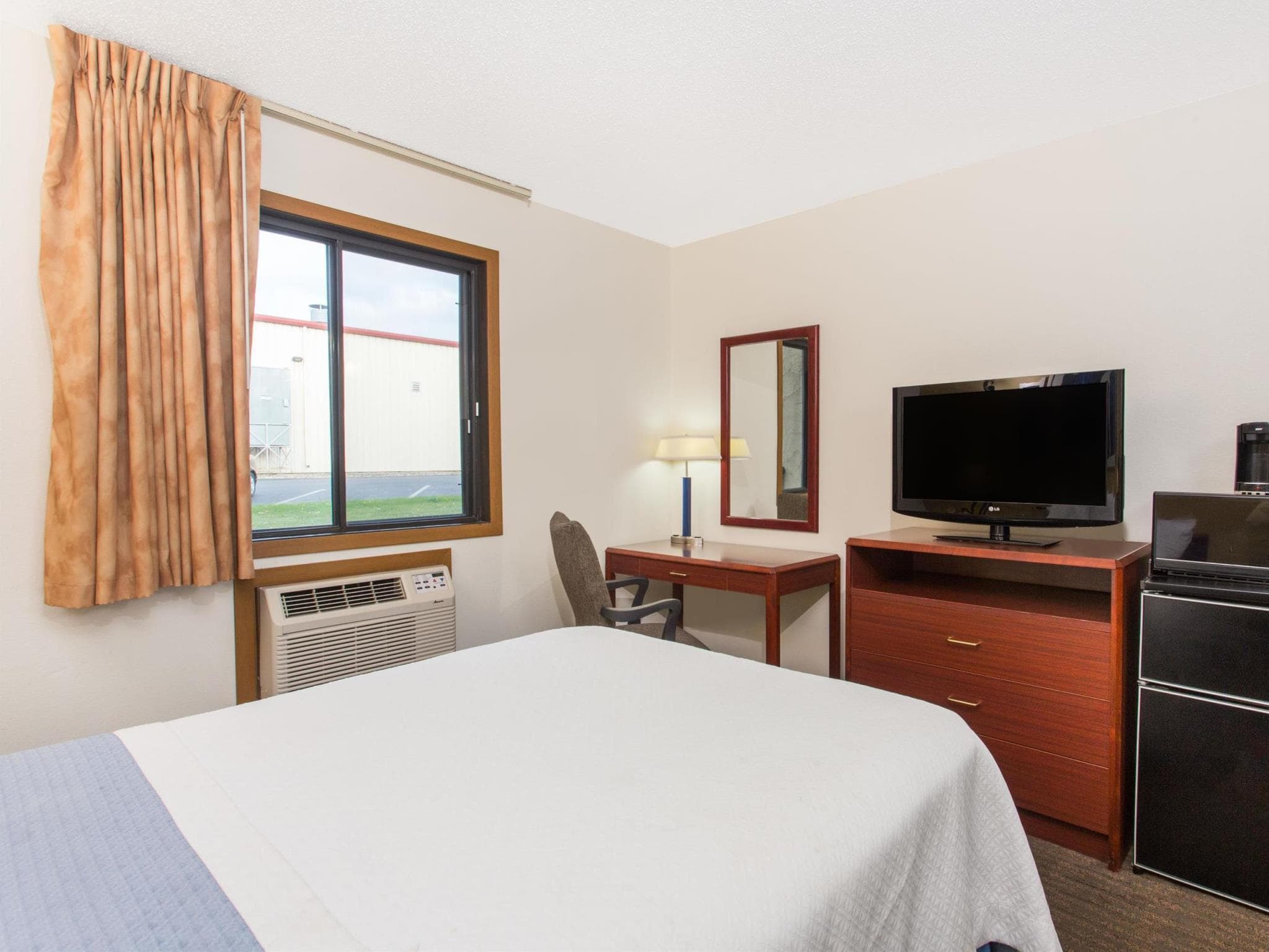Days Inn by Wyndham Austin photo 4