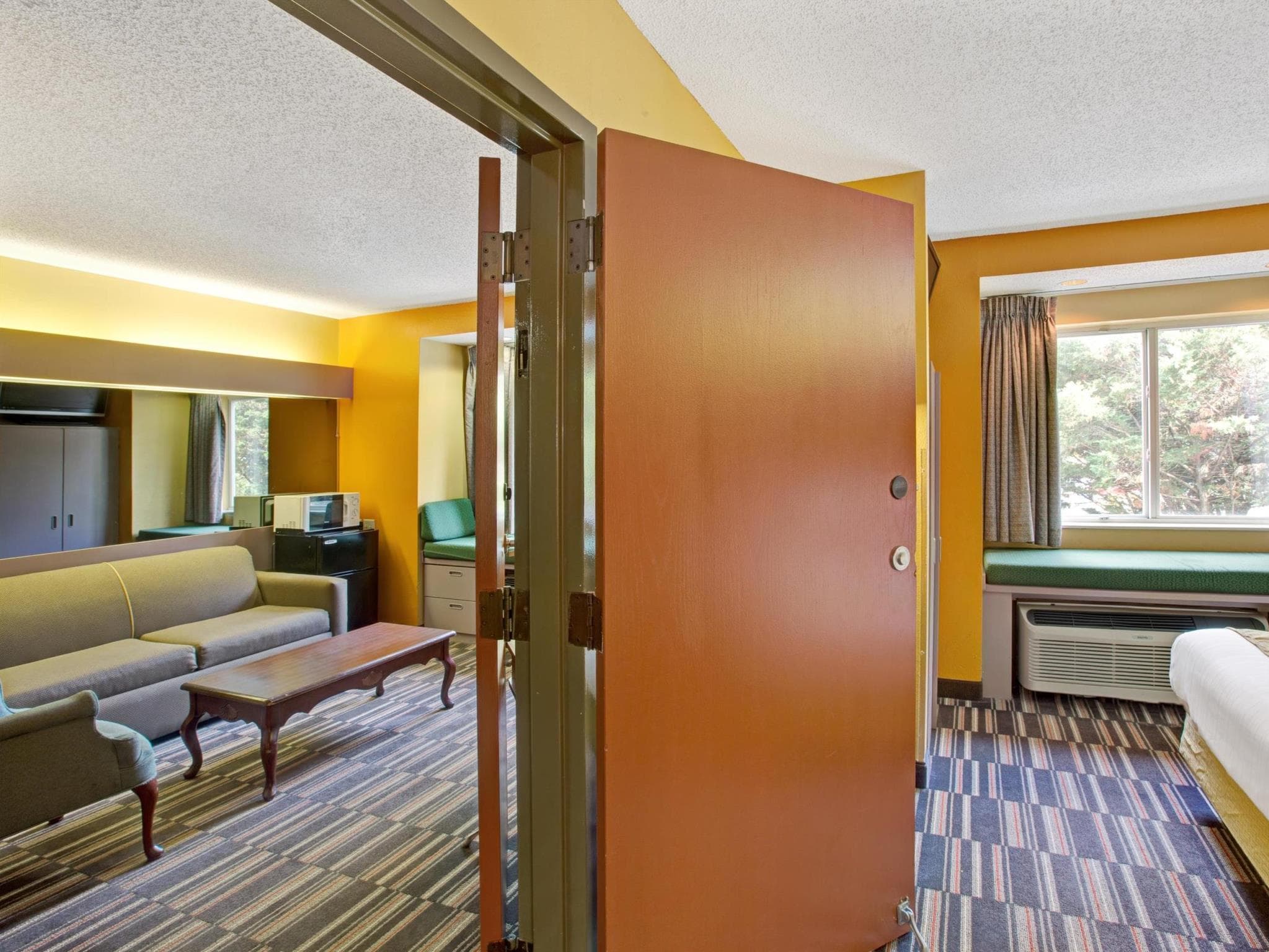Microtel Inn & Suites by Wyndham Gatlinburg photo 4