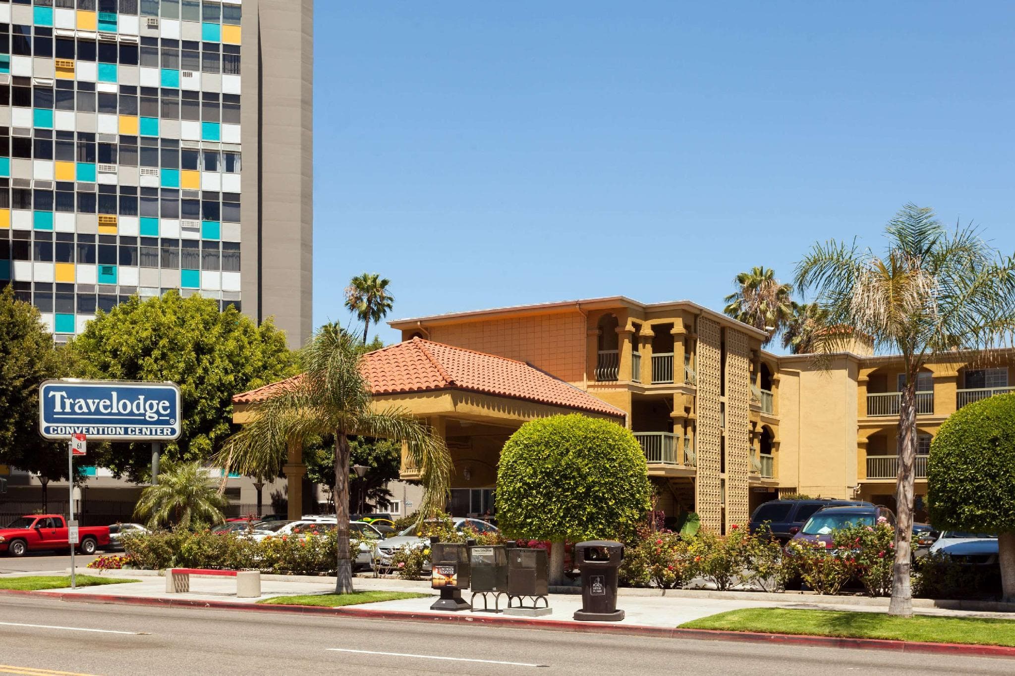 Travelodge by Wyndham Long Beach Convention Center photo 3
