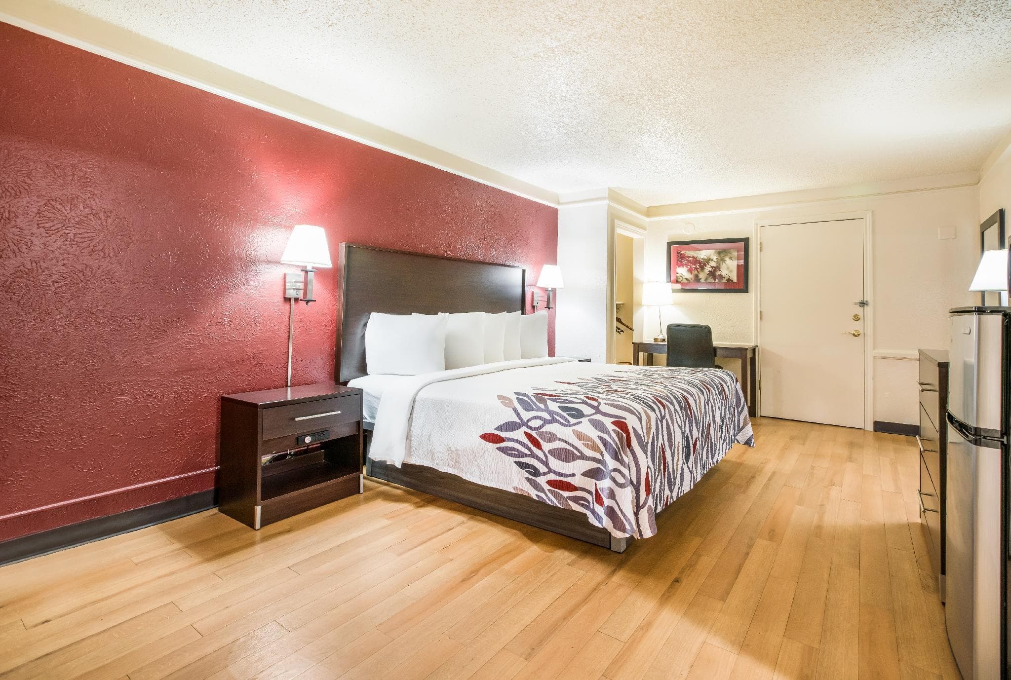 Red Roof Inn North Dallas - Park Central photo 2