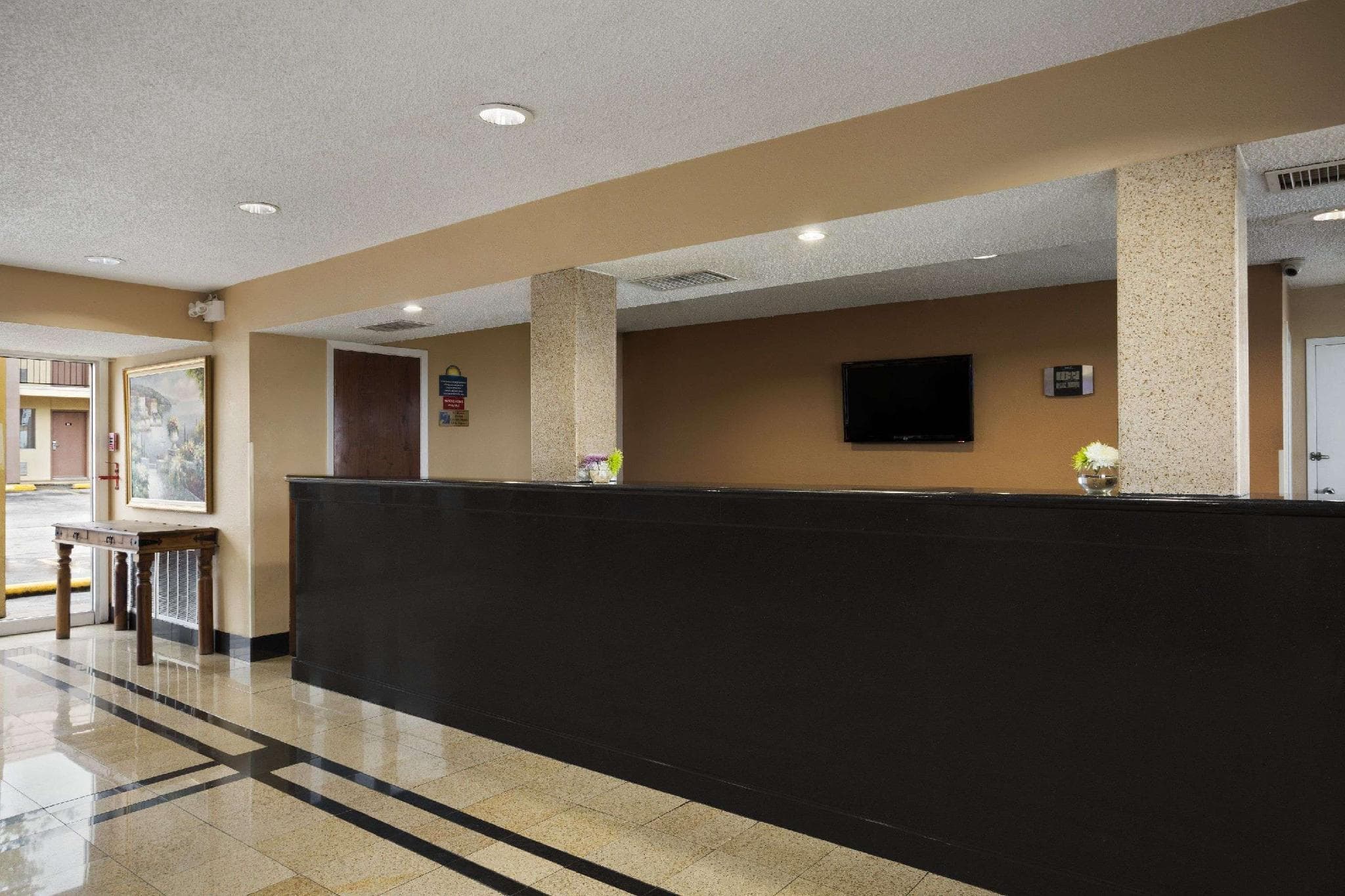 Days Inn by Wyndham Dallas Irving Market Center photo 4