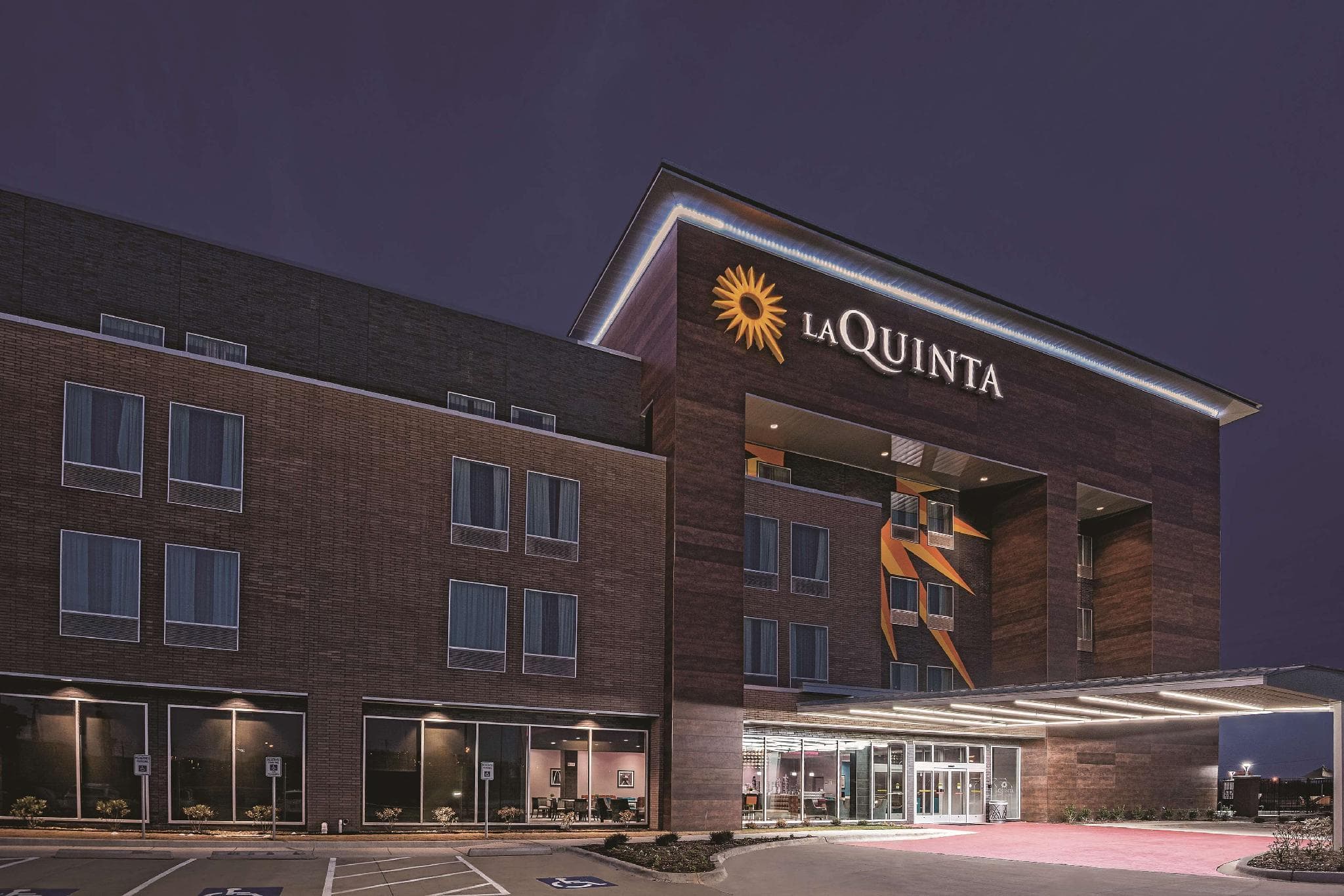 La Quinta Inn & Suites by Wyndham Dallas Grand Prairie North