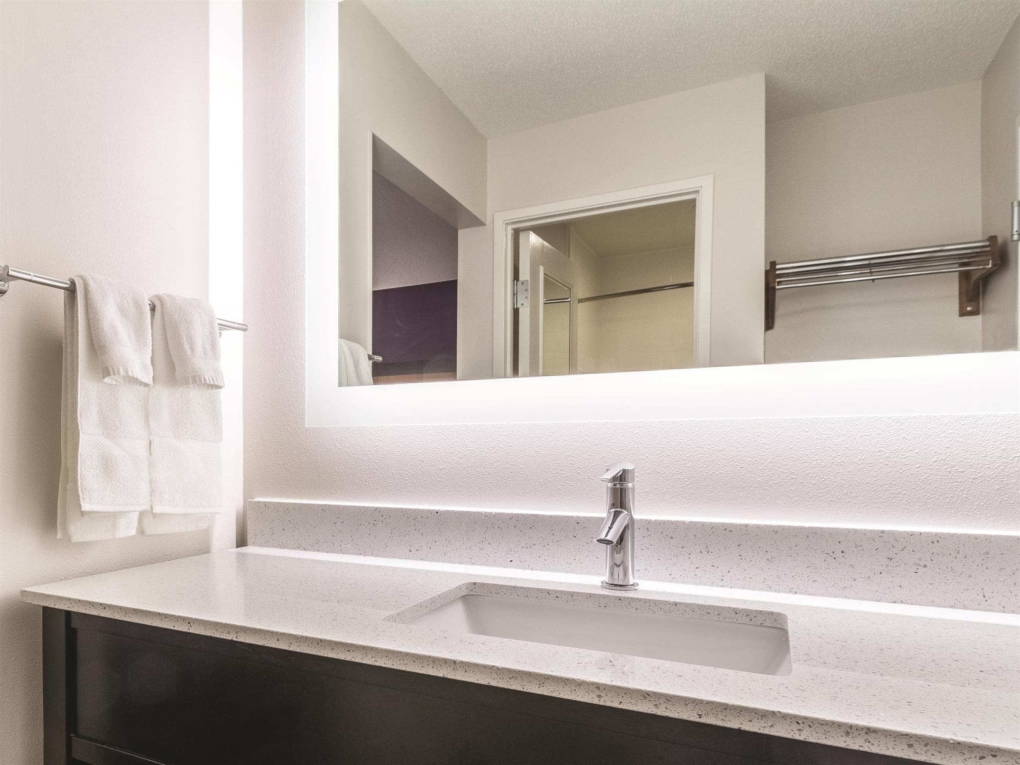 La Quinta Inn & Suites by Wyndham Univ Area Chapel Hill photo 4