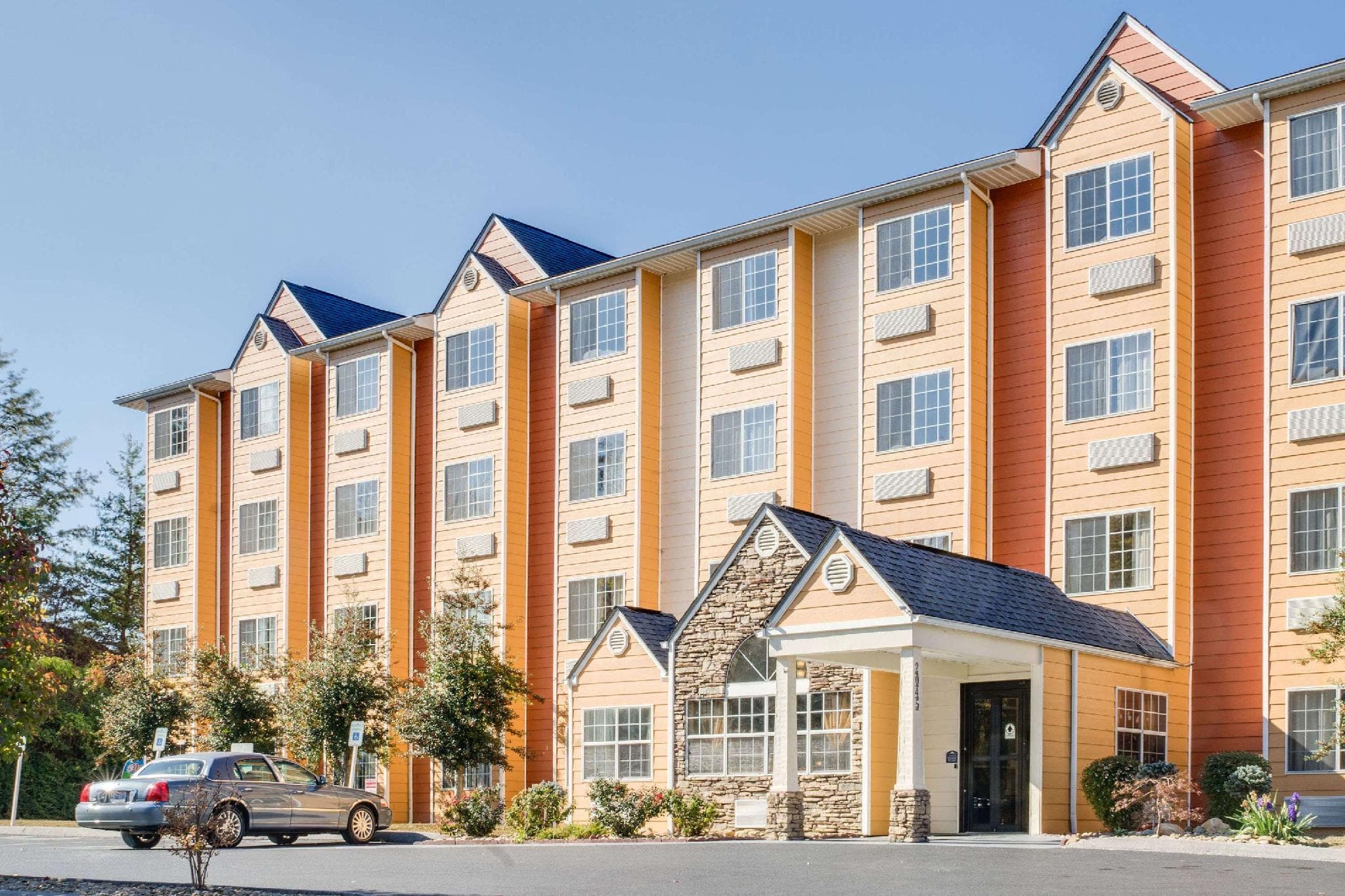 Microtel Inn & Suites by Wyndham Pigeon Forge photo 3