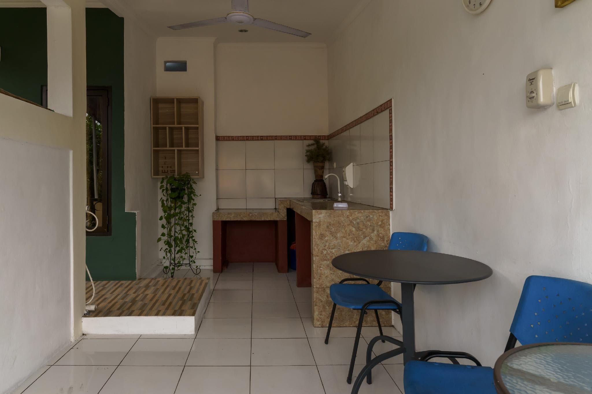RedDoorz near RS Mitra Keluarga Depok photo 4