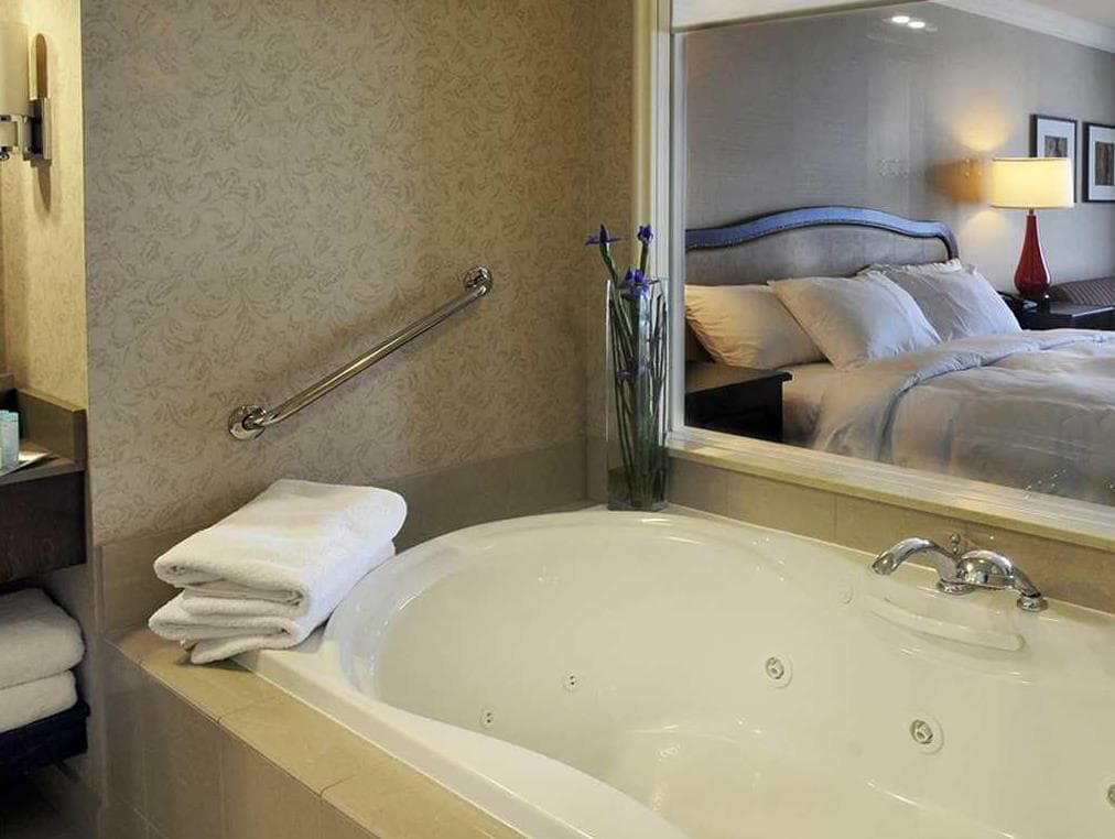 Hilton Niagara Falls/Fallsview Hotel & Suites photo 2