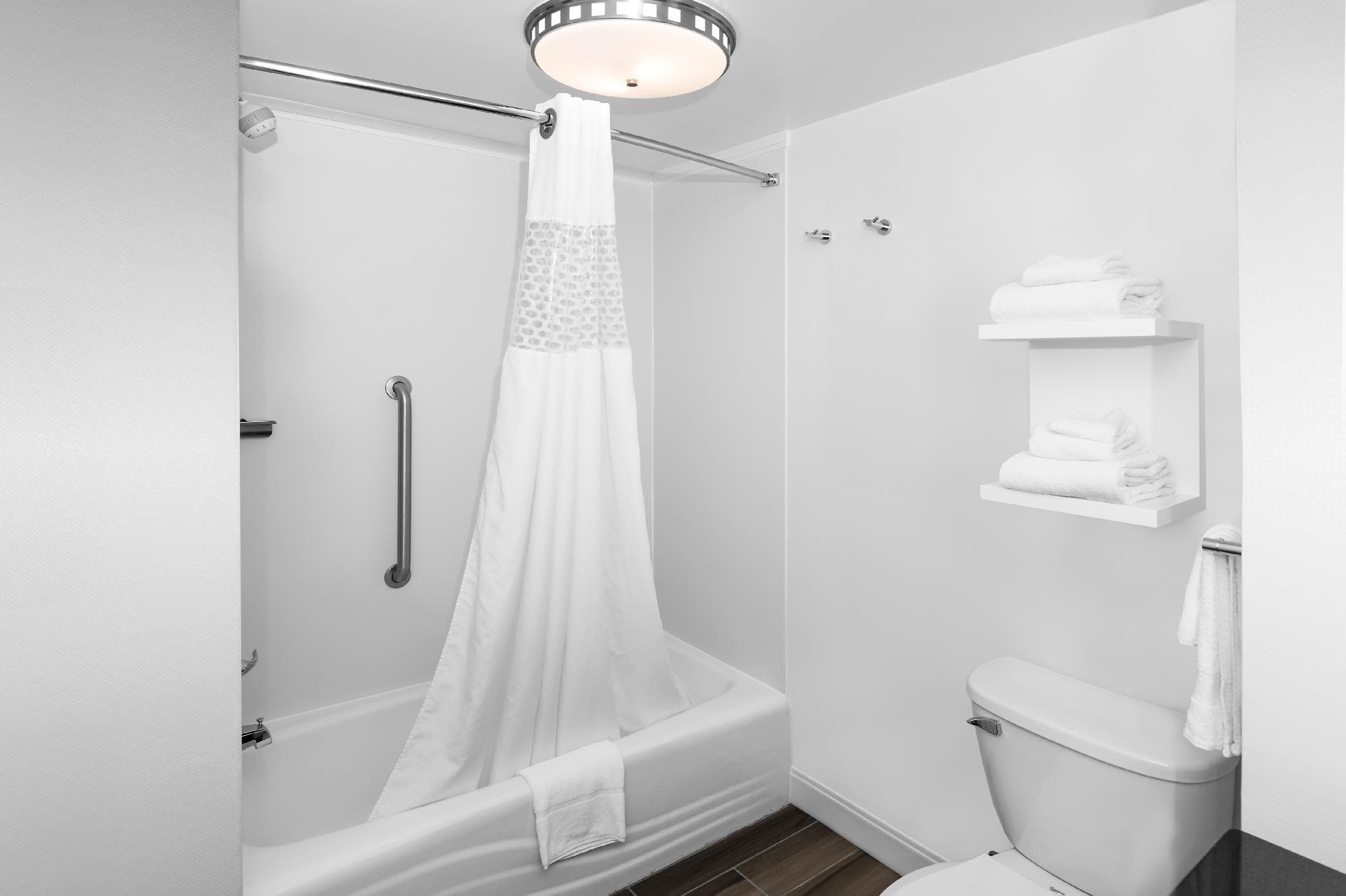 Hampton Inn & Suites Raleigh Cary Lenovo Center photo 2