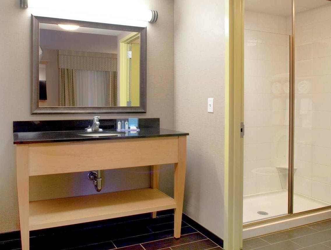 Hampton Inn & Suites Raleigh/Crabtree Valley photo 2