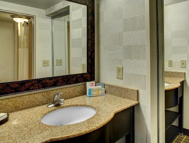 Hampton Inn & Suites Greenville-Downtown-RiverPlace photo 2