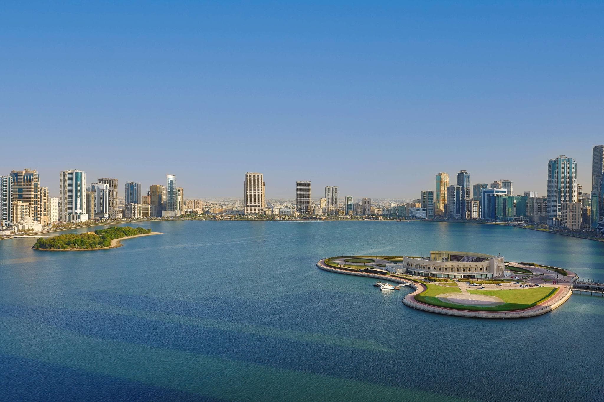 DoubleTree by Hilton Sharjah Waterfront Hotel & Residences photo 3