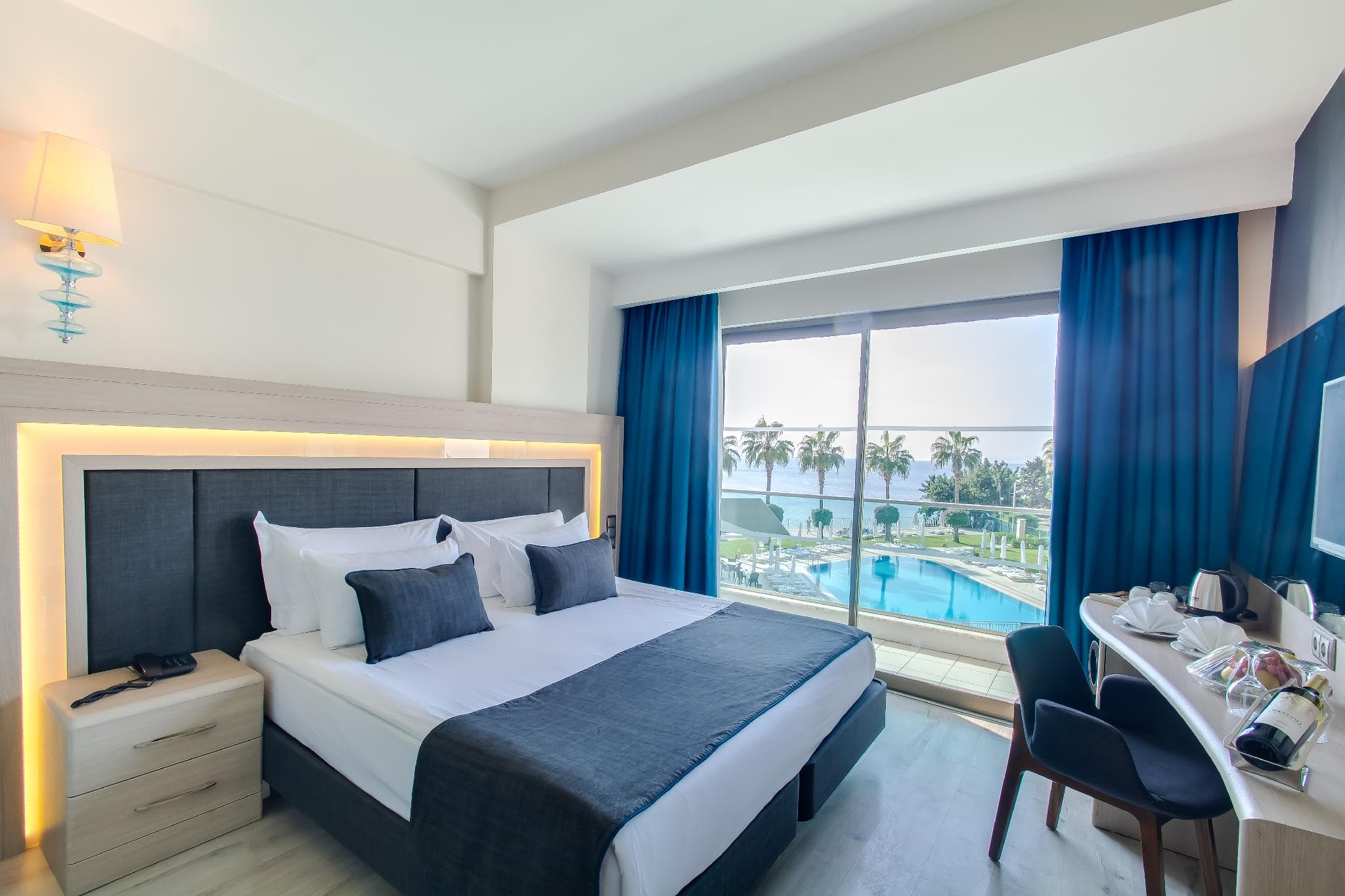 Falcon Hotel photo 2