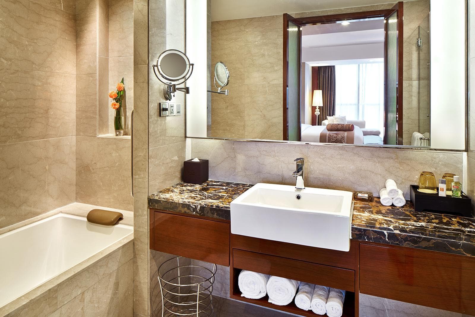 Crowne Plaza Zhenjiang By IHG photo 2